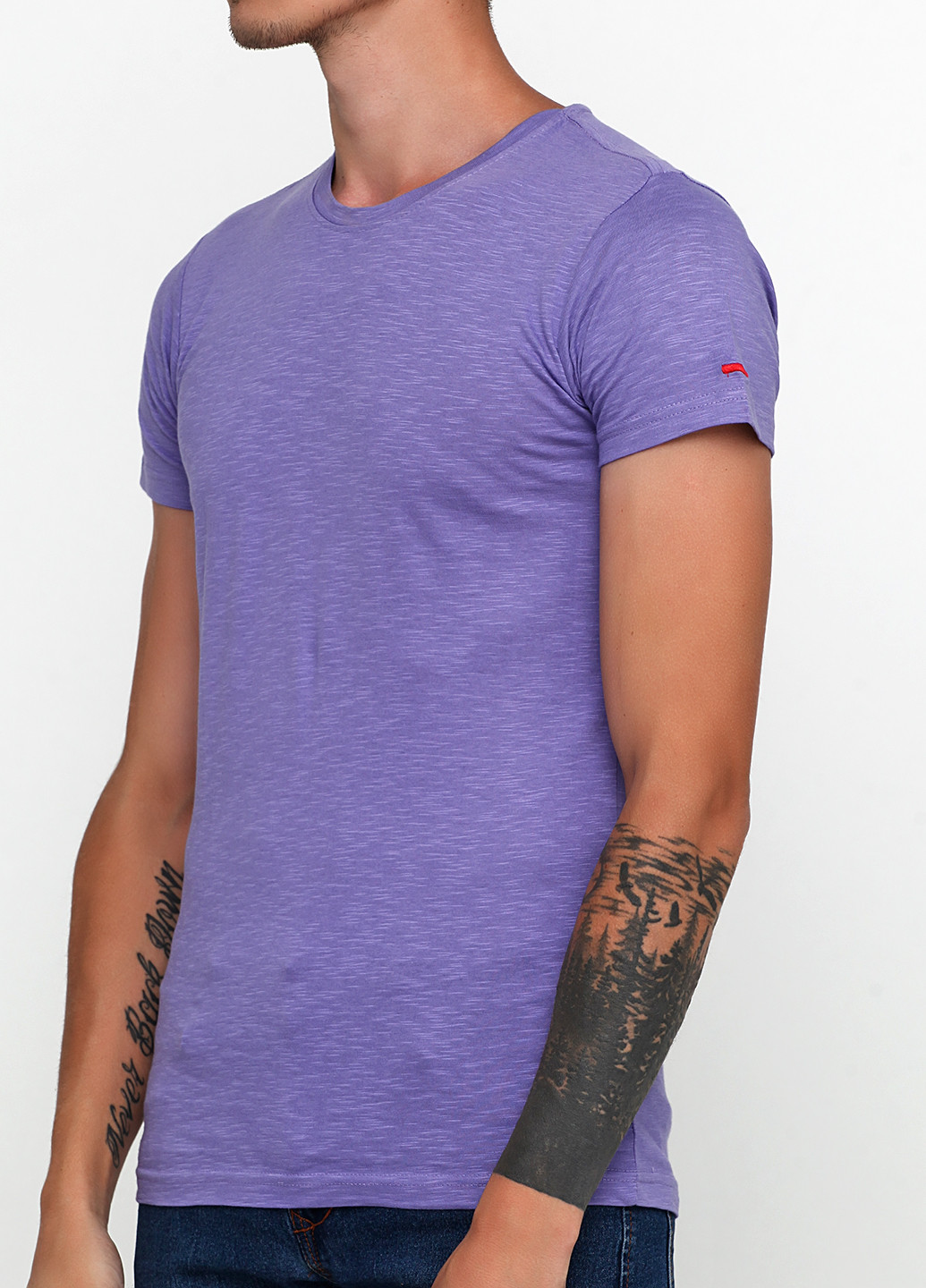 Фиолетовая летняя футболка Castro