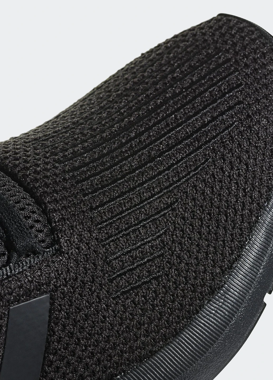 Черные демисезонные кроссовки adidas Swift