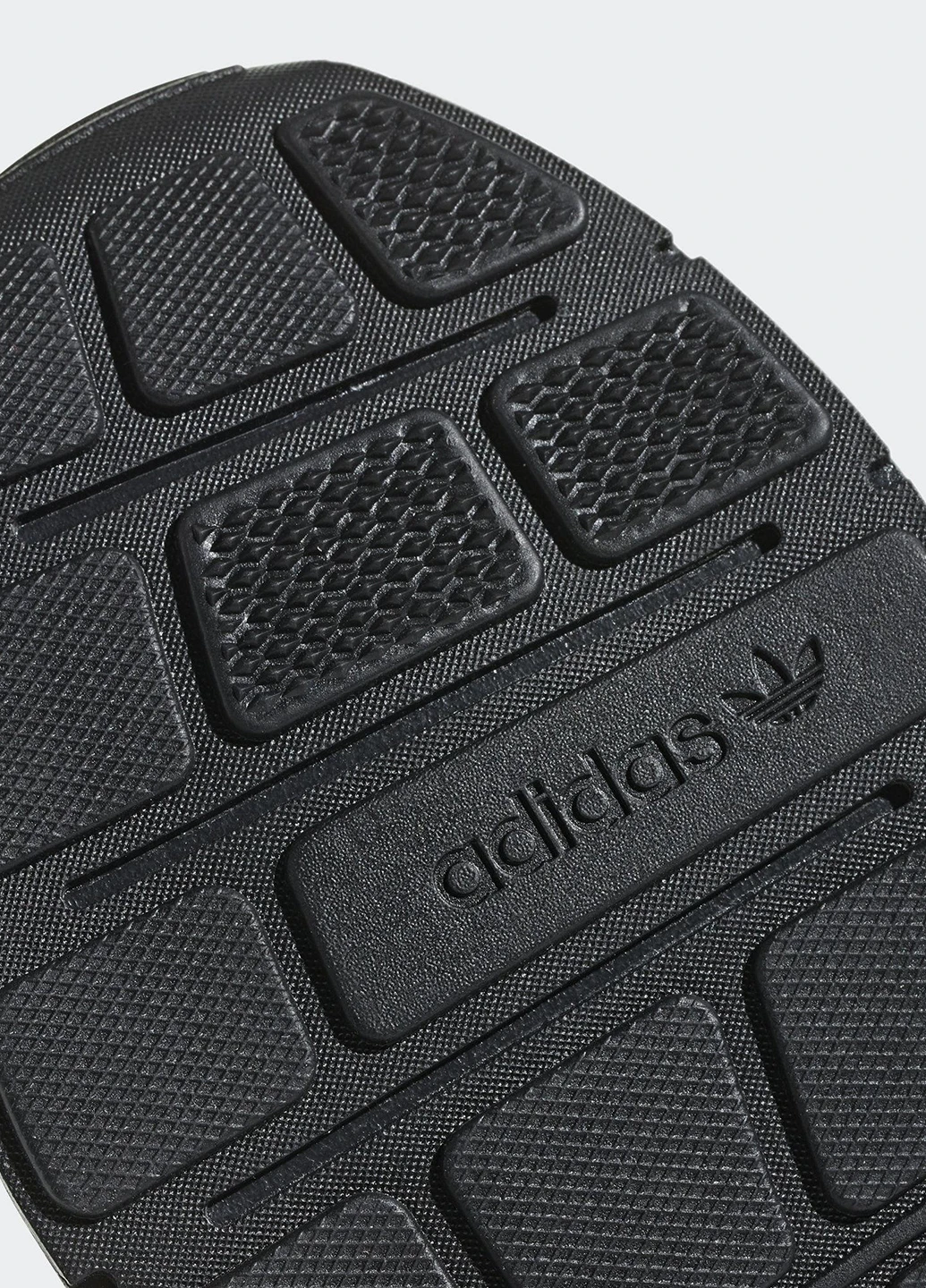 Черные демисезонные кроссовки adidas Swift