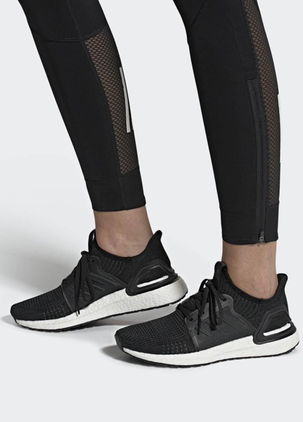 Черные всесезонные кроссовки adidas Ultraboost