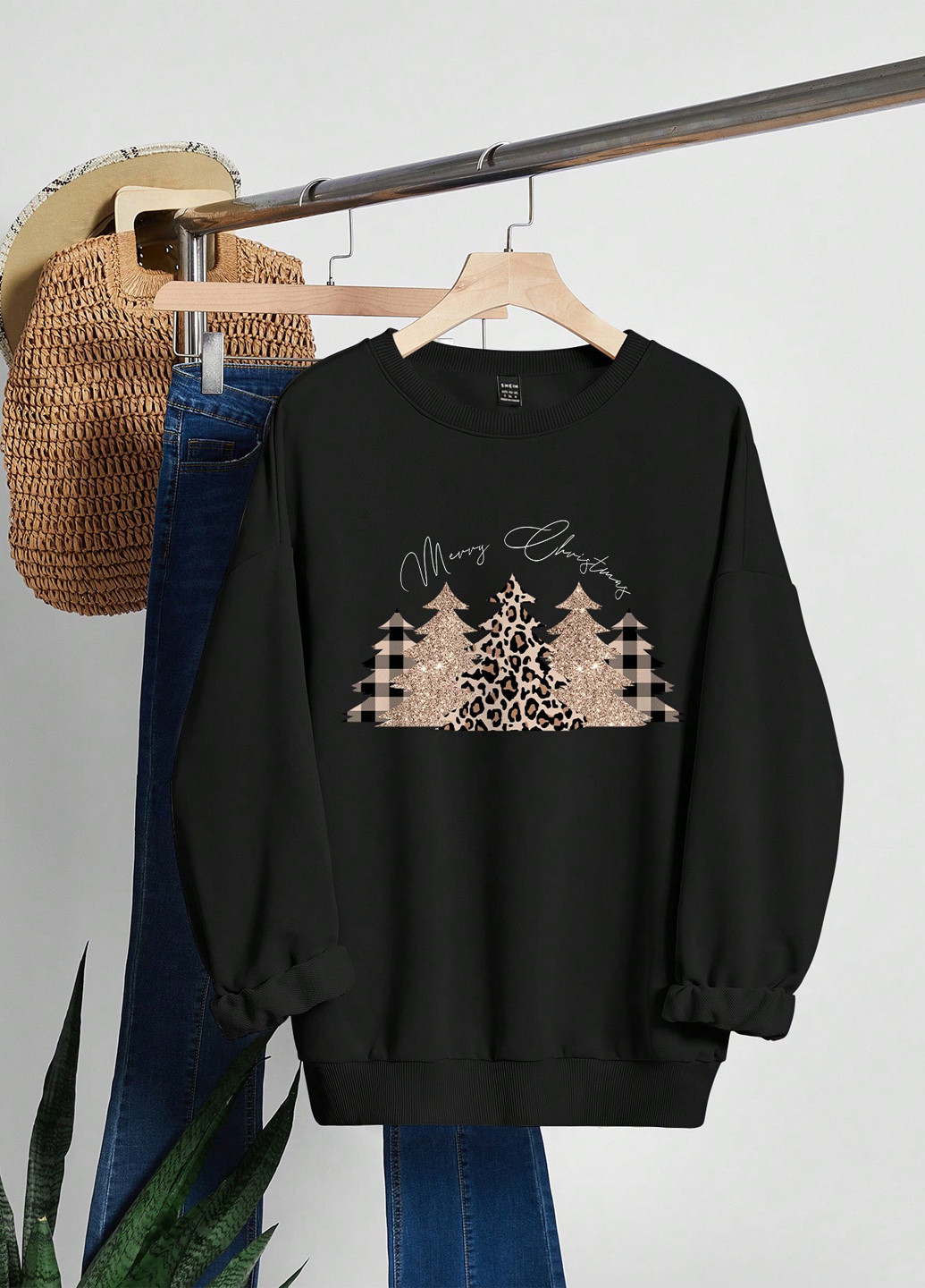 Чорний світшот SHEIN новорічний без декору (352938567)