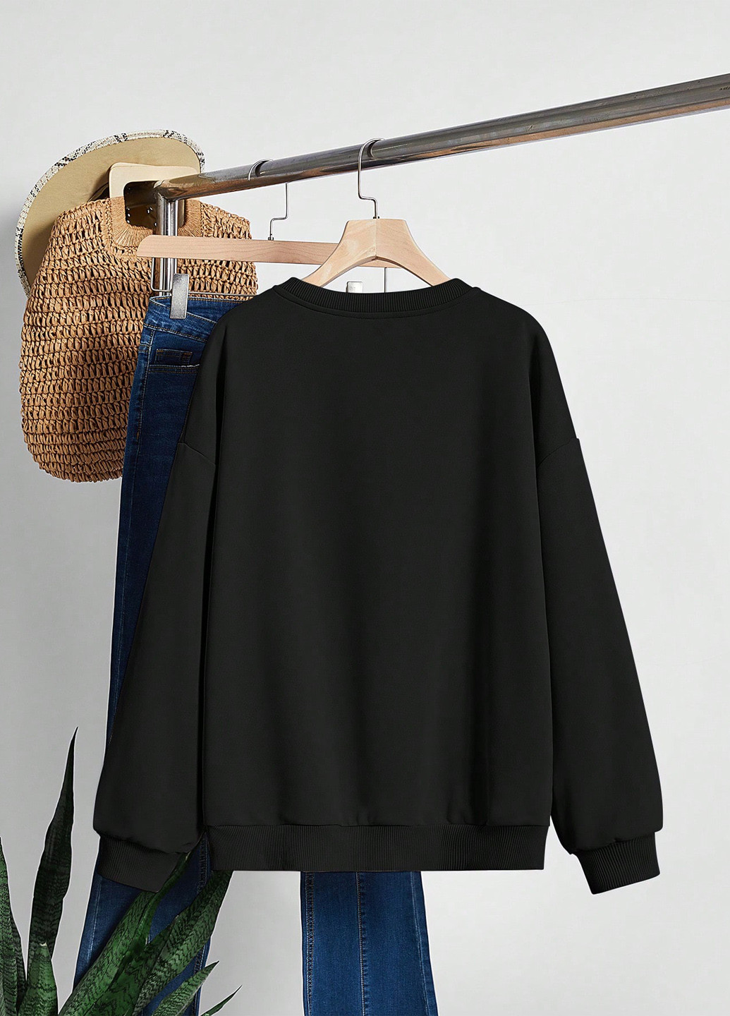 Чорний світшот SHEIN новорічний без декору (352938567)