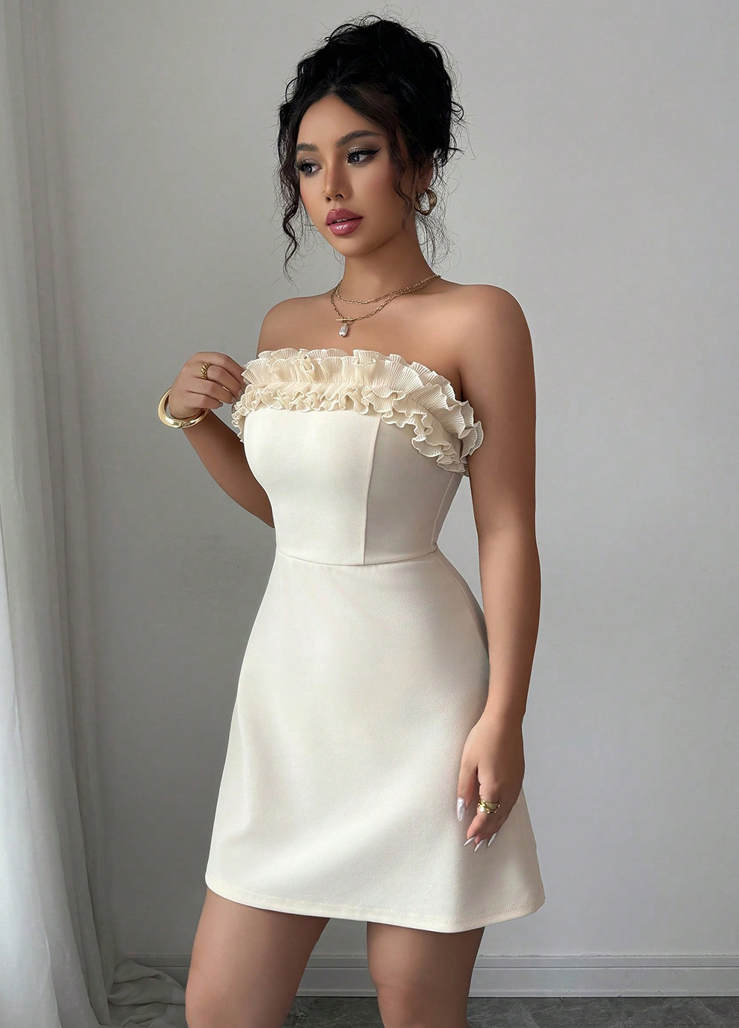 Кремовое коктейльное, праздничный платье с открытыми плечами, бандо, а-силуэт, с открытой спиной SHEIN однотонное