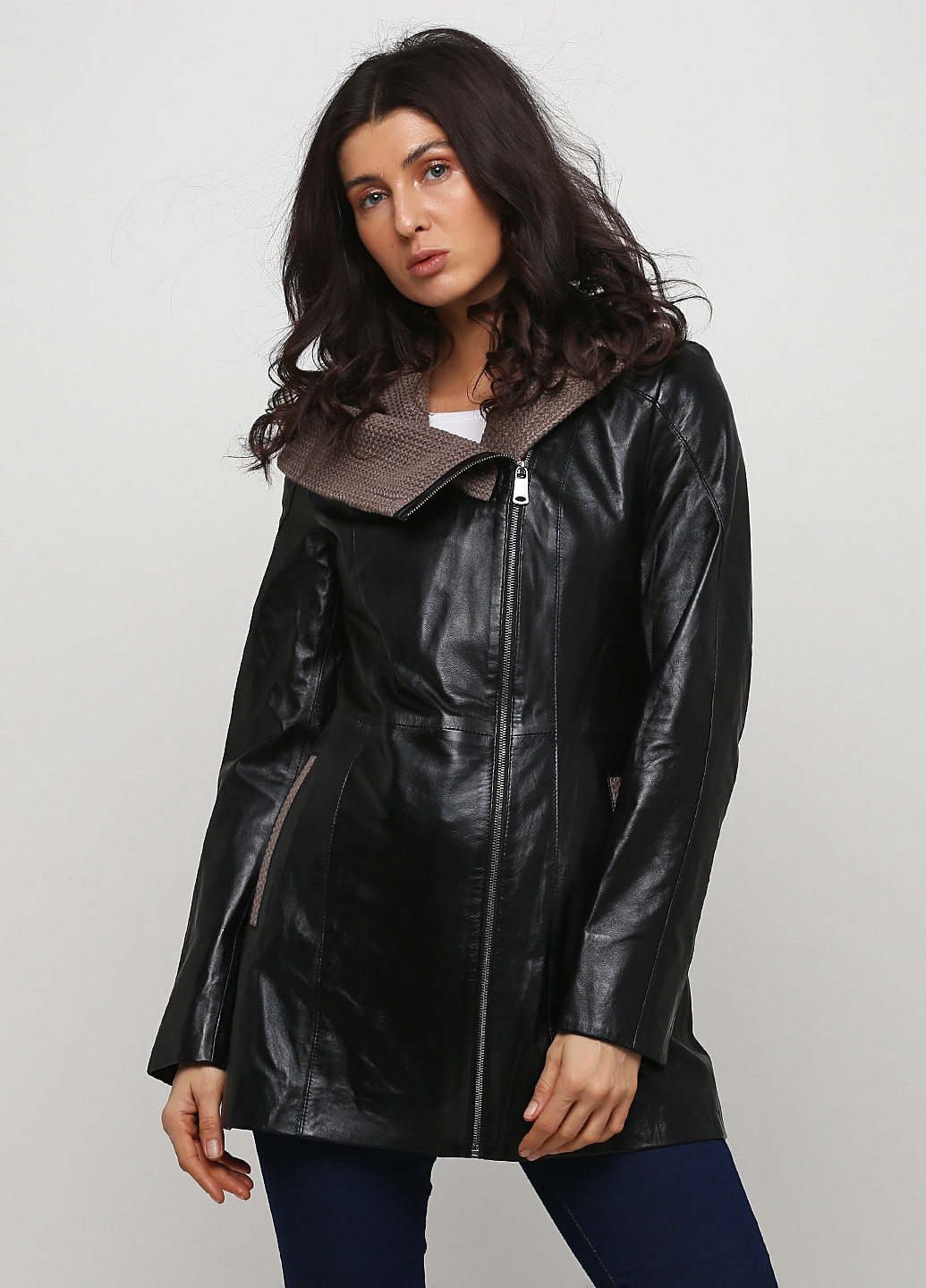 Черная демисезонная куртка кожаная Leather Factory