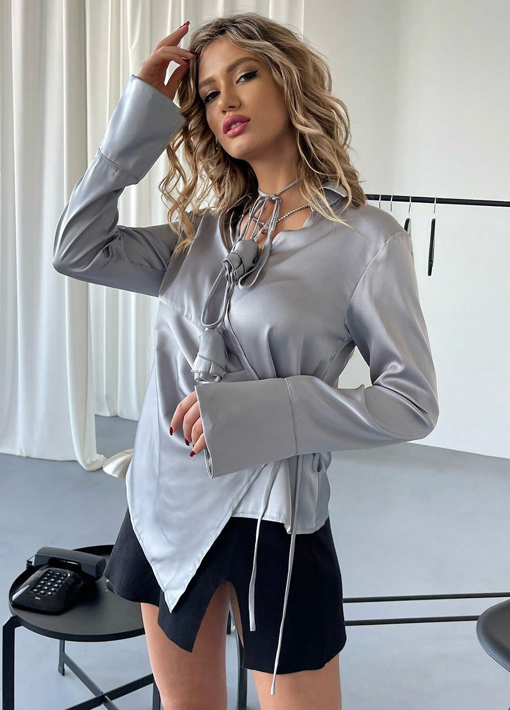 Жемчужная блуза на запах SHEIN