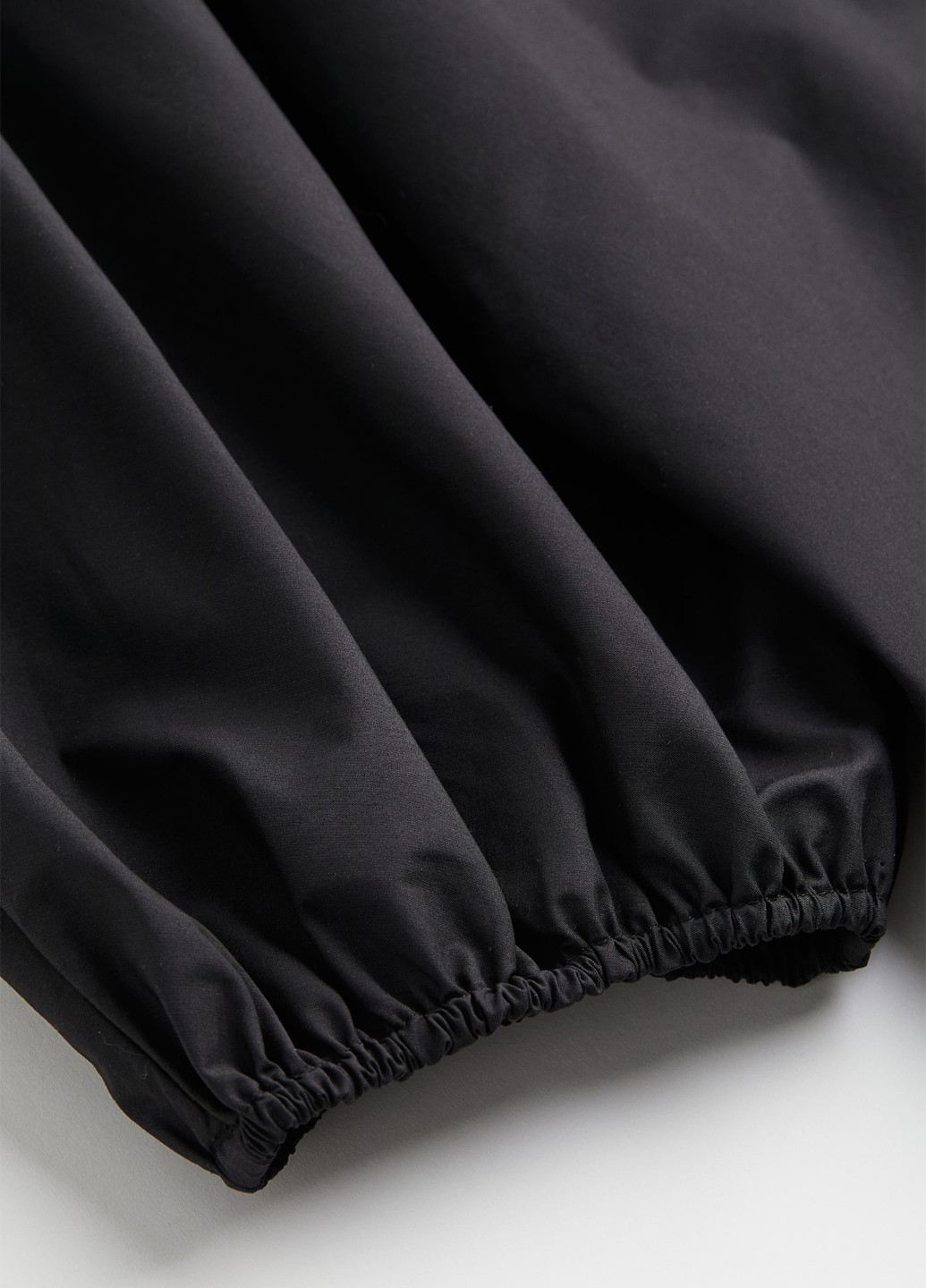 Черное кэжуал платье а-силуэт H&M однотонное