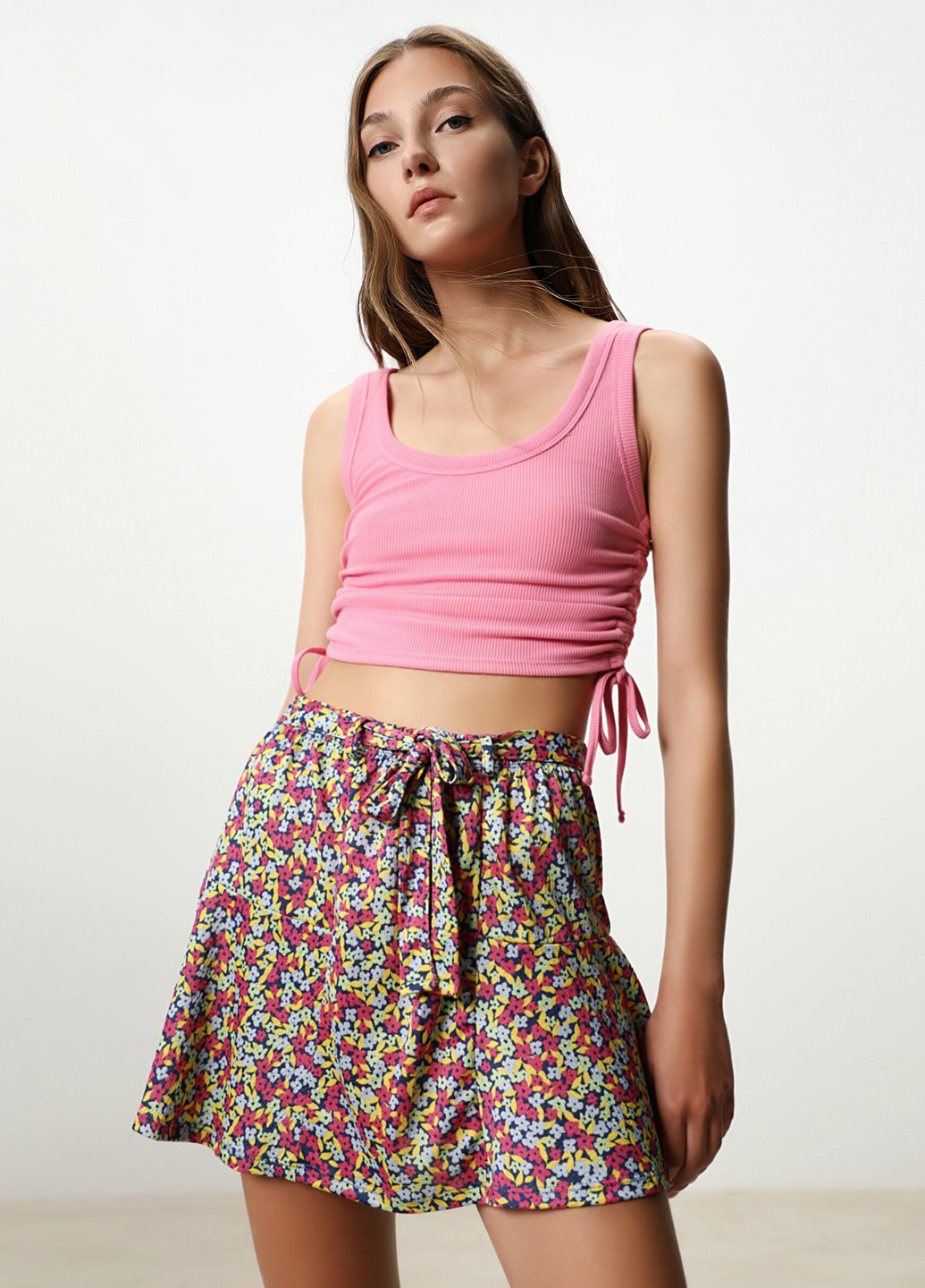 Розовая кэжуал цветочной расцветки юбка Lefties клешированная