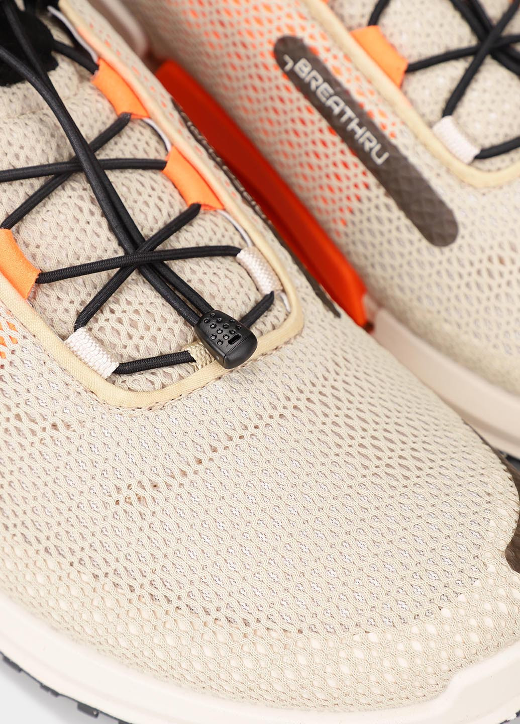 Бежевые демисезонные кроссовки Ecco