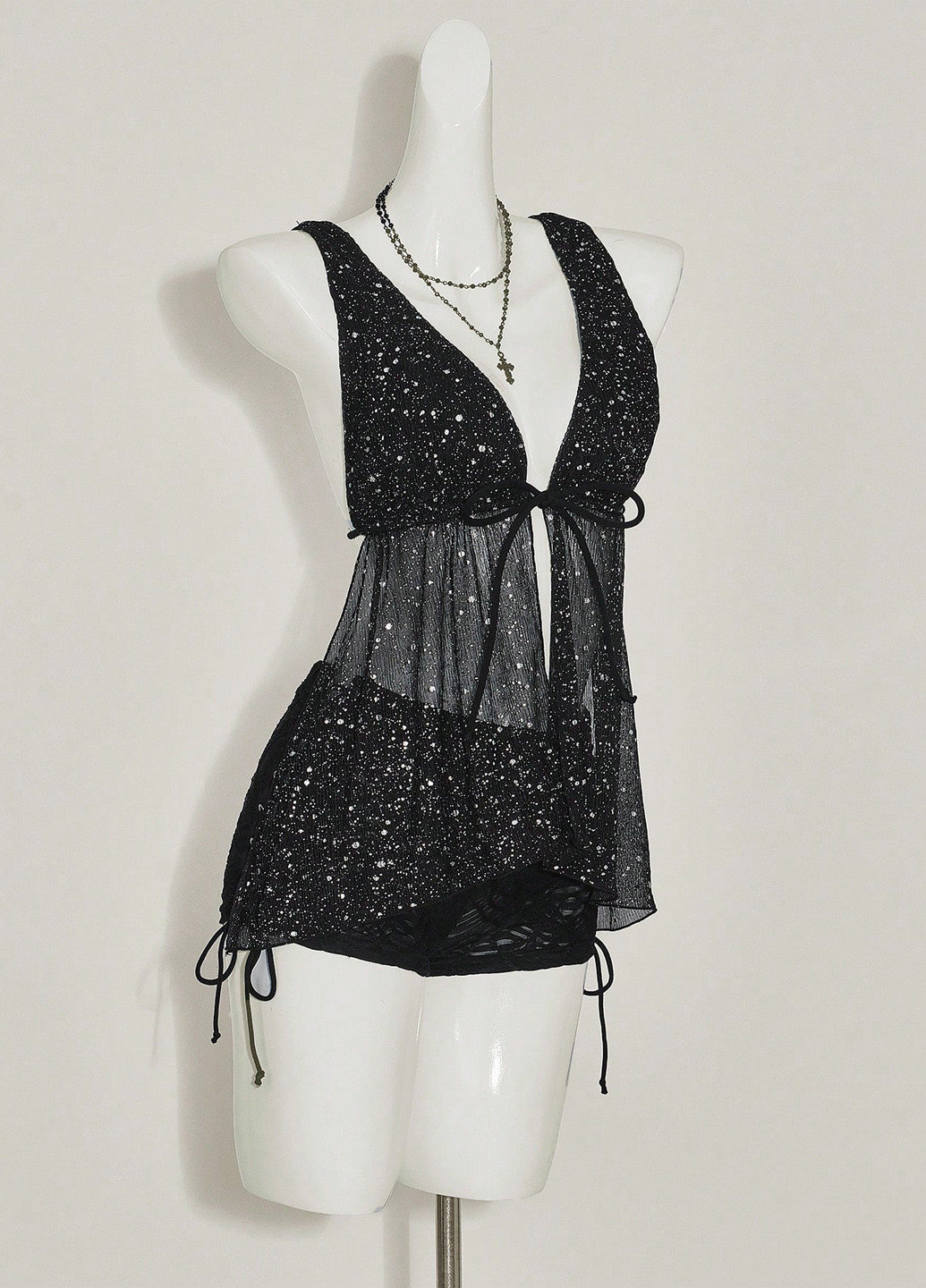 Чёрная блуза с баской SHEIN