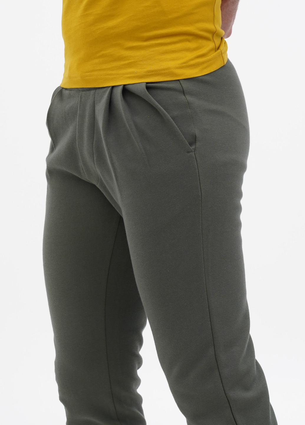 Оливковые спортивные демисезонные зауженные брюки Emporio Armani EA7