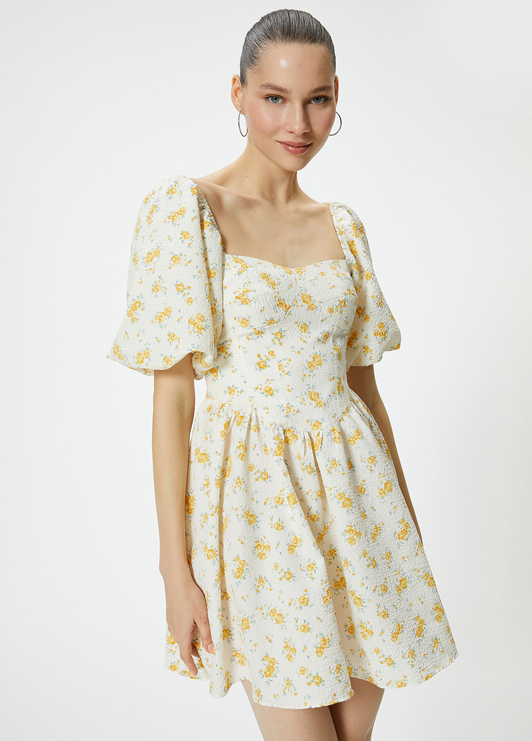 Молочное кэжуал платье клеш KOTON с цветочным принтом