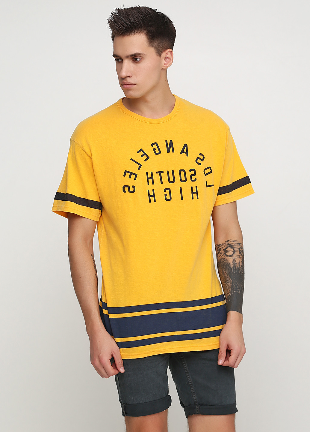 Желтая футболка Pull & Bear