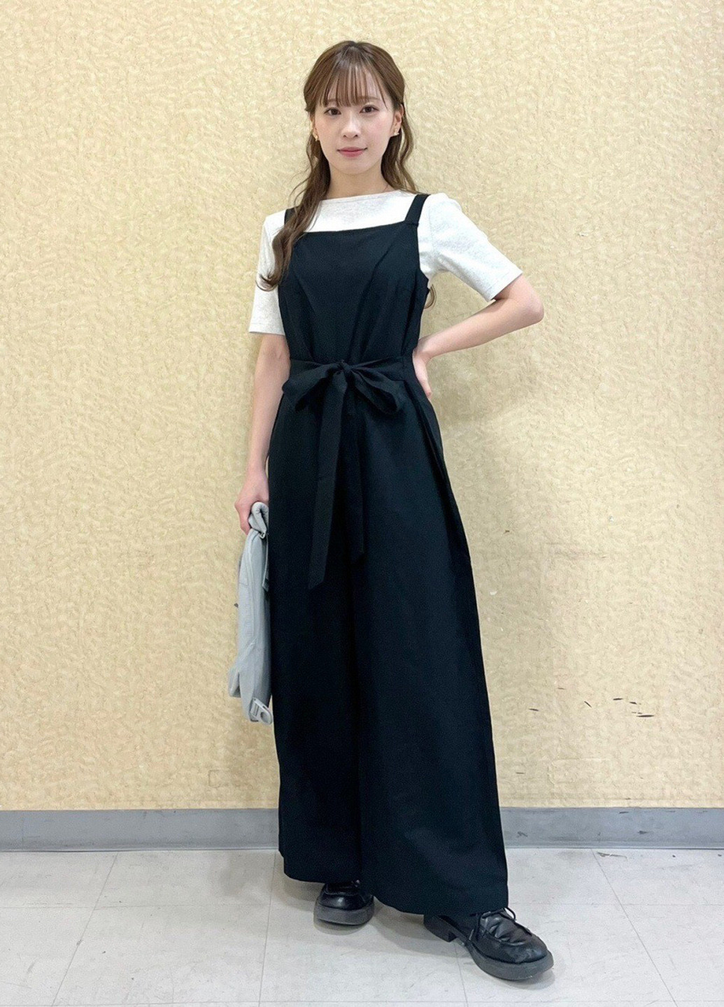 Комбинезон Uniqlo комбинезон-брюки однотонный чёрный кэжуал лен, вискоза