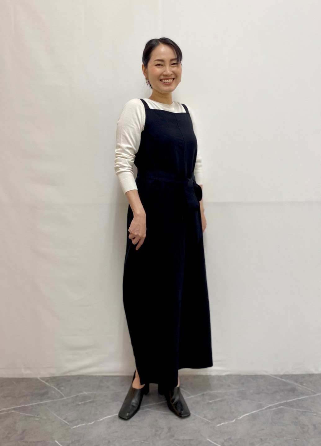 Комбинезон Uniqlo комбинезон-брюки однотонный чёрный кэжуал лен, вискоза