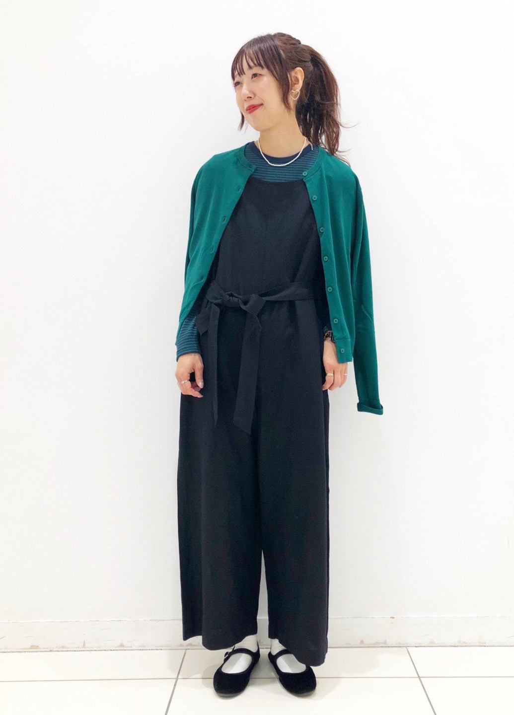 Комбинезон Uniqlo комбинезон-брюки однотонный чёрный кэжуал лен, вискоза