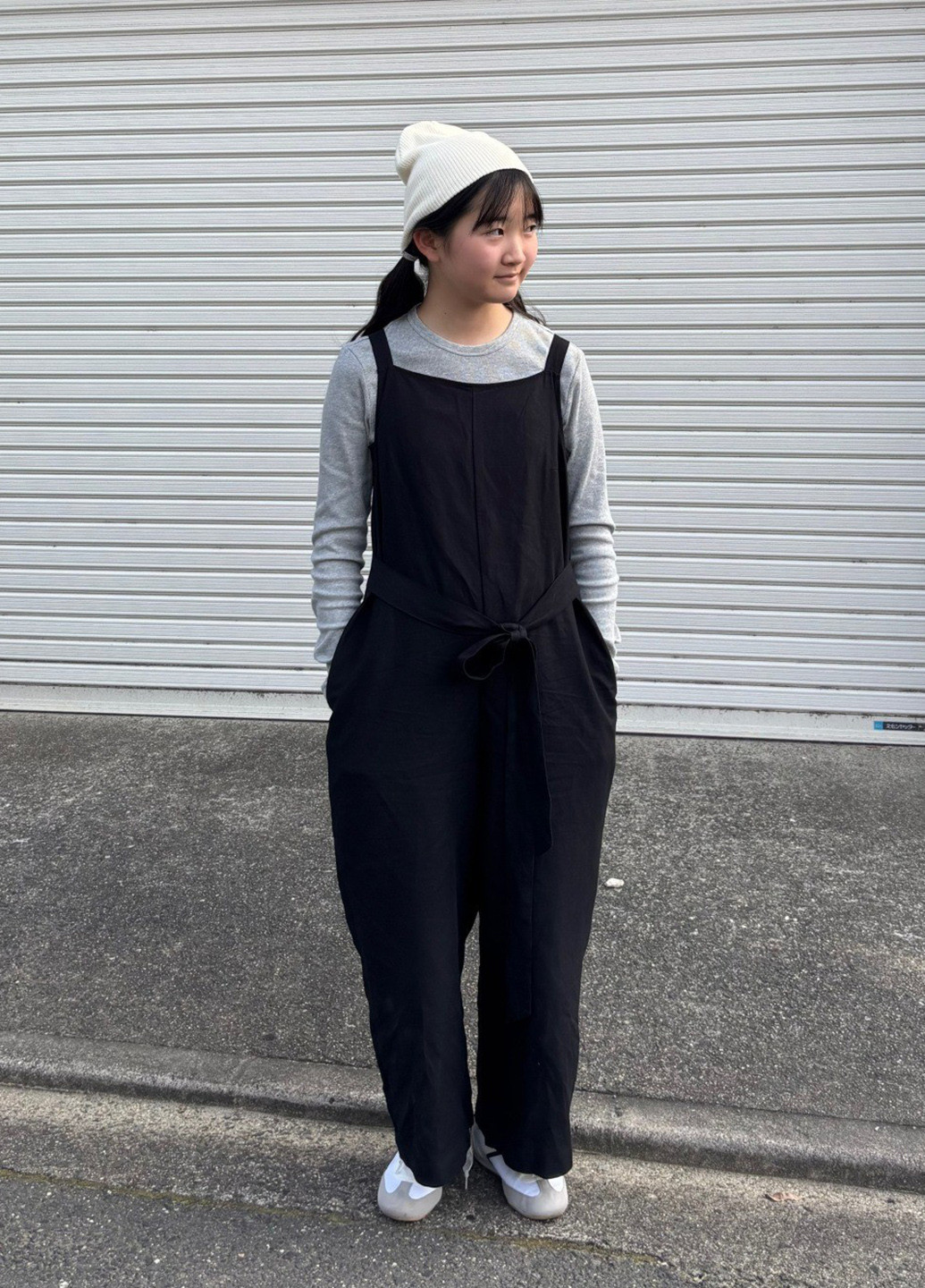 Комбинезон Uniqlo комбинезон-брюки однотонный чёрный кэжуал лен, вискоза