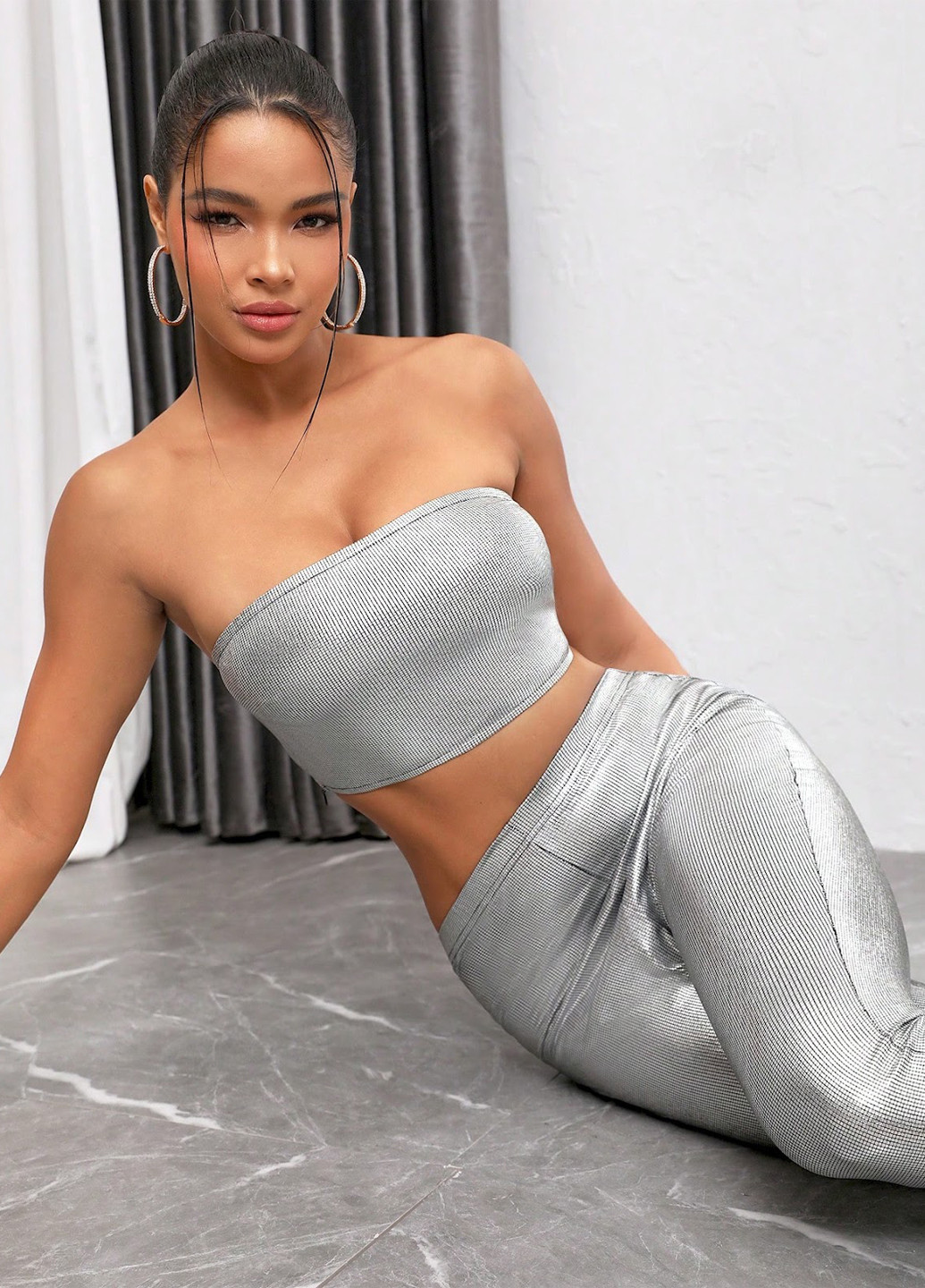 Серебряный летний костюм (топ, леггинсы) SHEIN