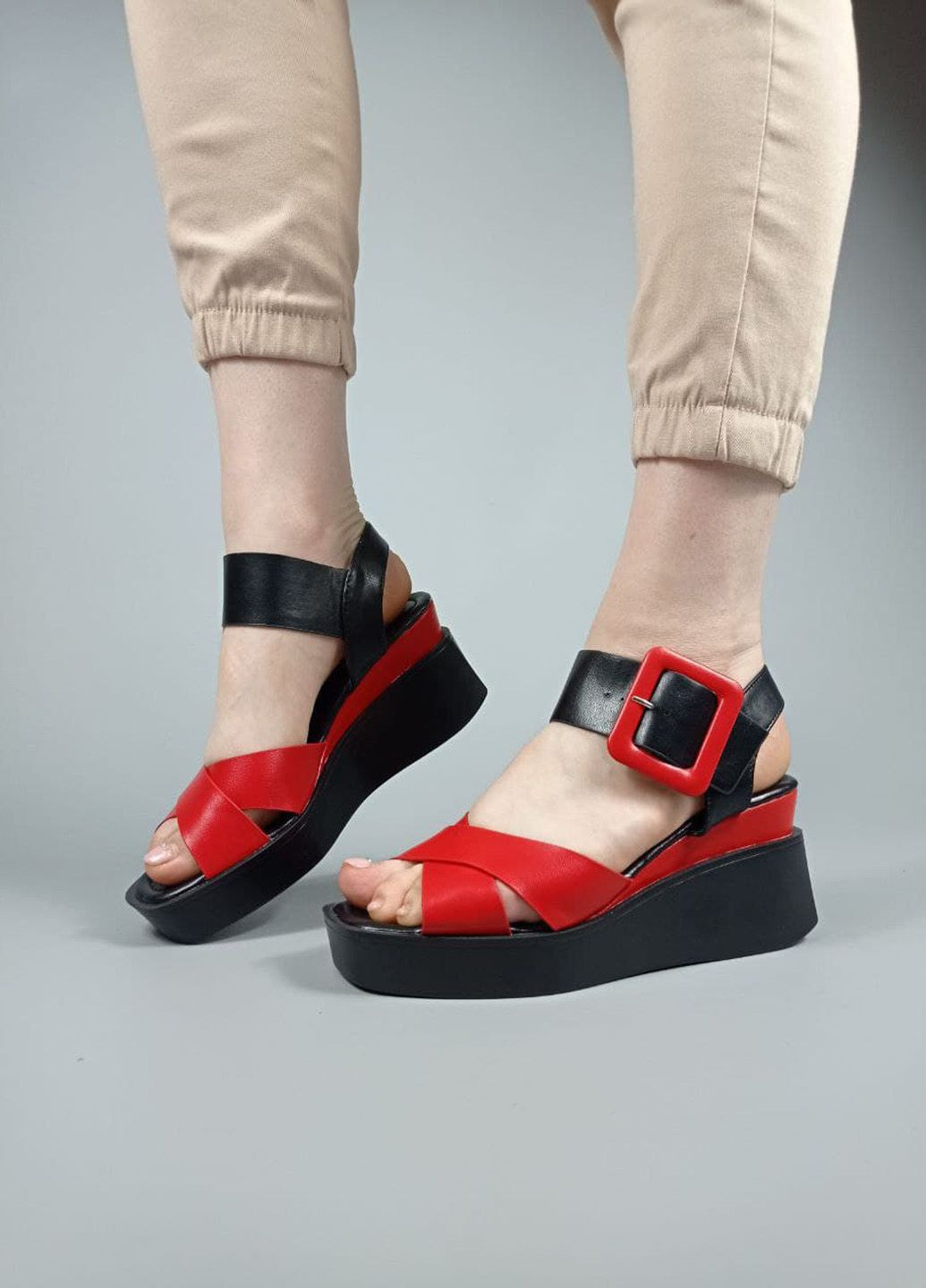 Красные босоножки Meideli