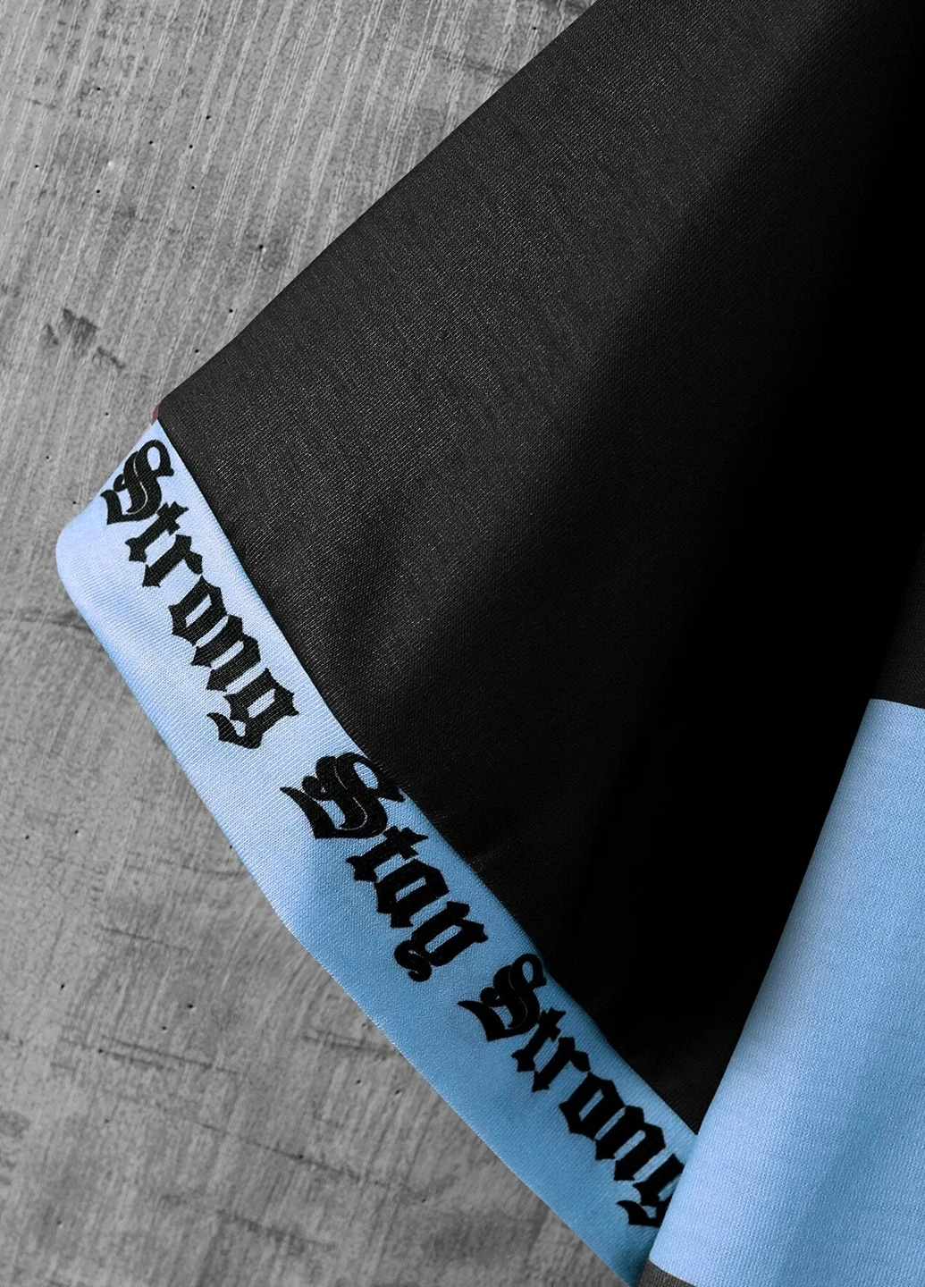 Черная футболка SHEIN