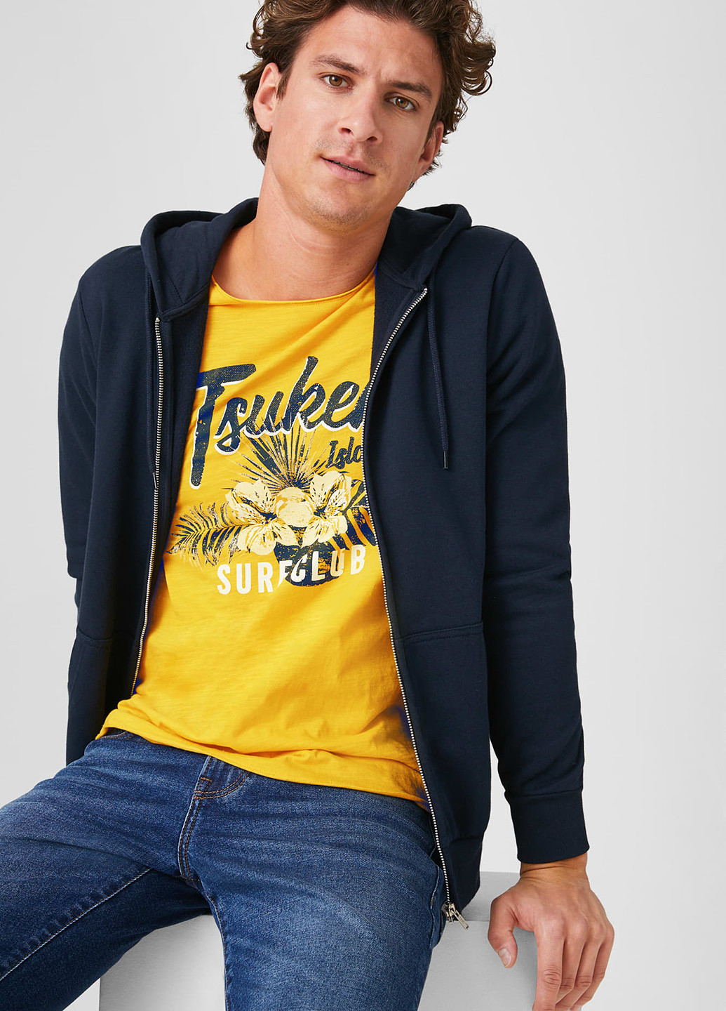 Желтая футболка C&A