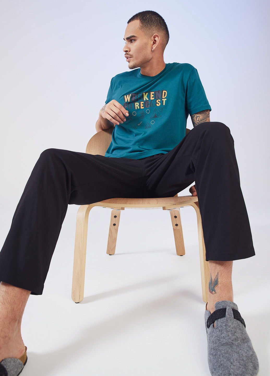 Комбинированный демисезонный комплект (футболка, брюки) DeFacto