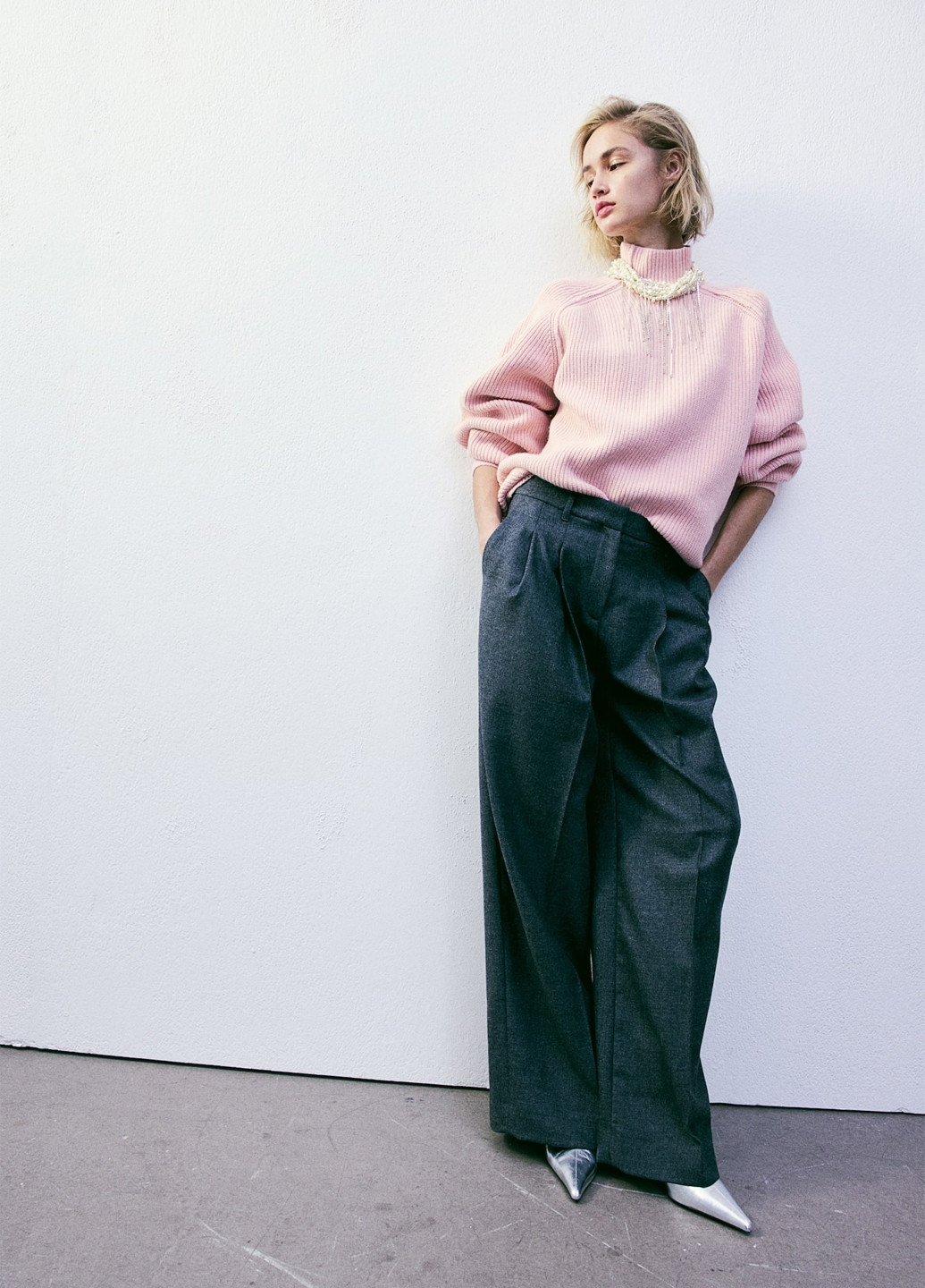 Розовый демисезонный свитер H&M