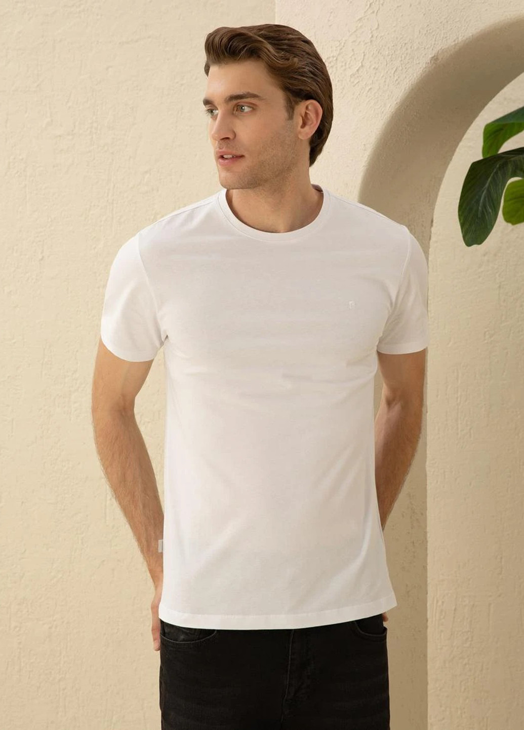 Белая футболка Pierre Cardin