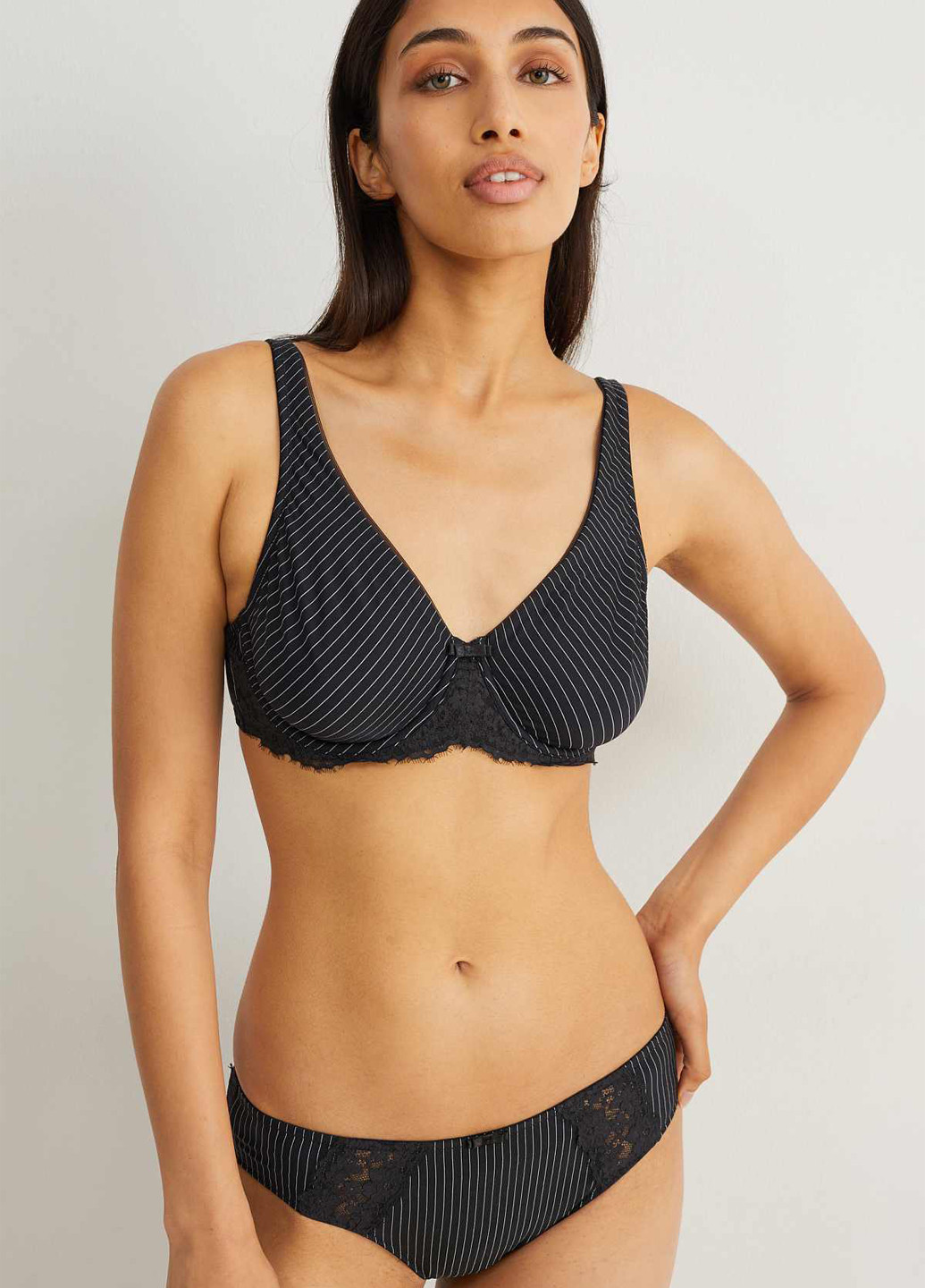 Чёрный минимайзер бюстгальтер C&A с косточками полиамид