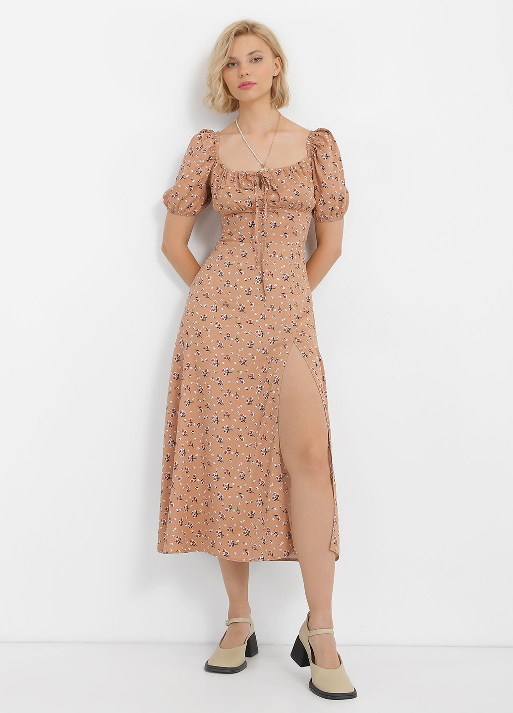 Темно-бежевое кэжуал платье в стиле ампир Braska с цветочным принтом