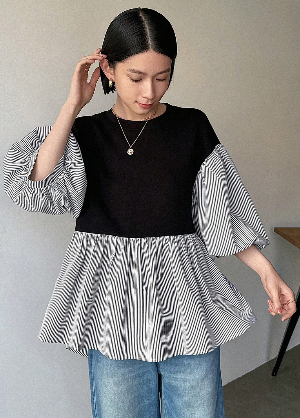 Чёрно-белую блуза с баской SHEIN