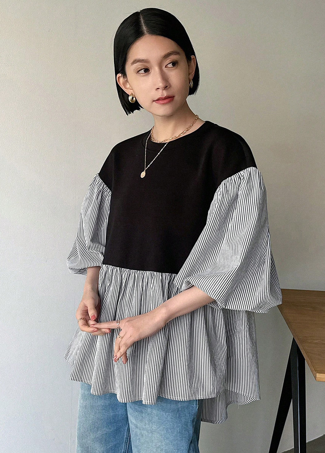 Чёрно-белую блуза с баской SHEIN