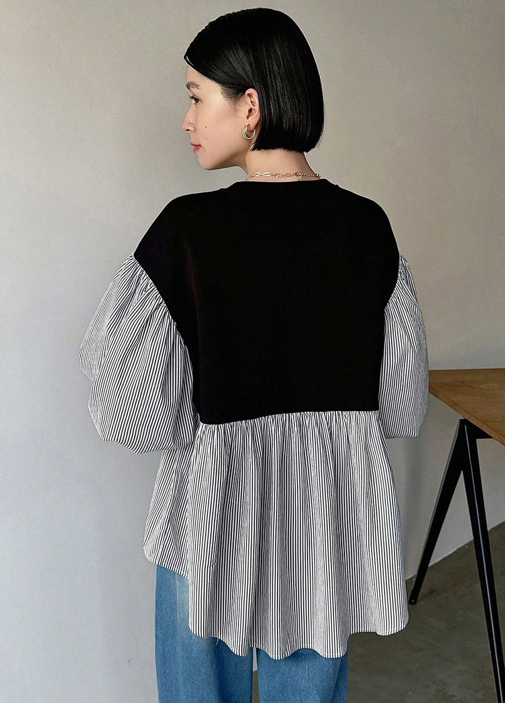 Чёрно-белую блуза с баской SHEIN