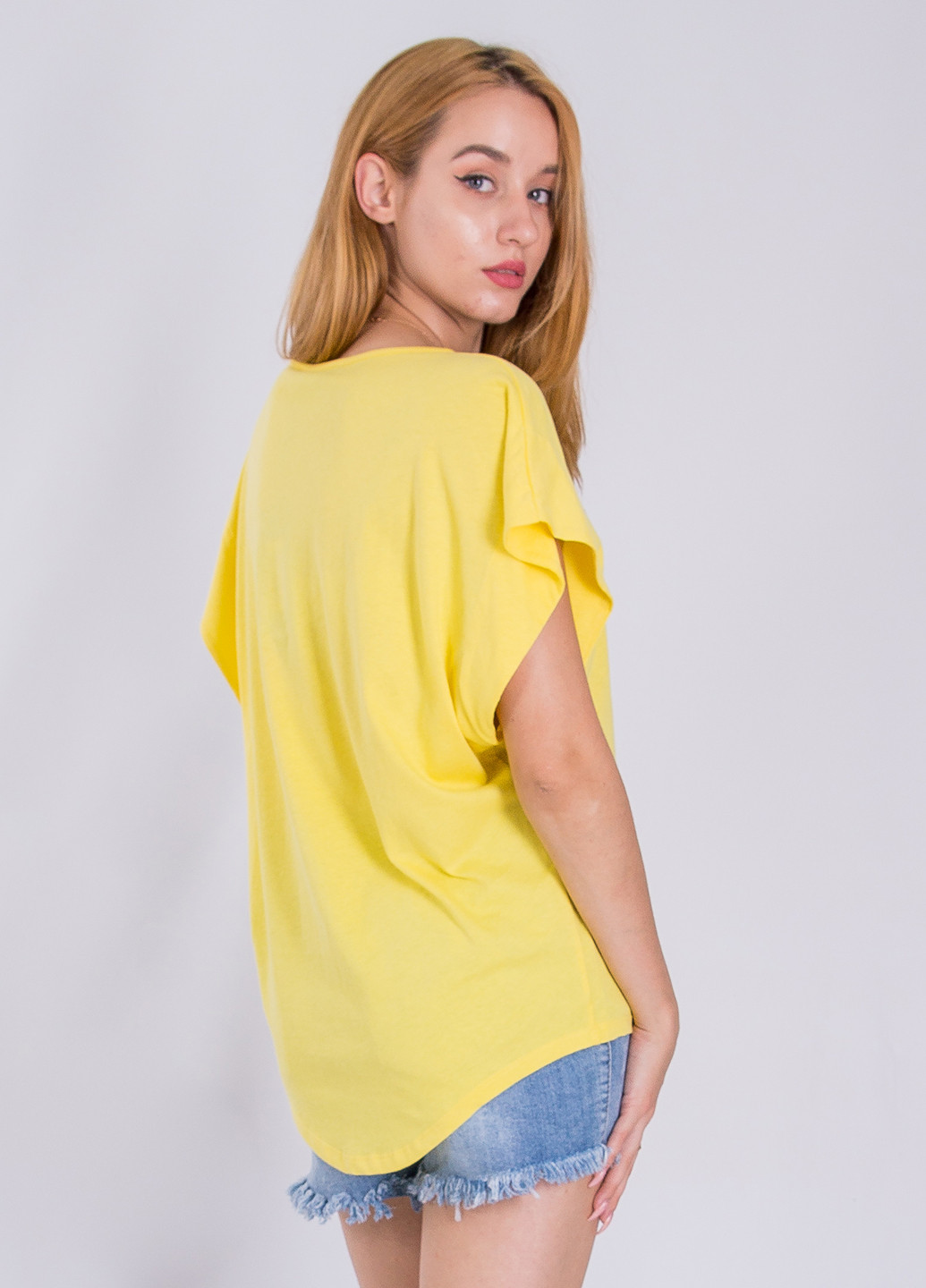 Желтая летняя футболка Sarah Chole