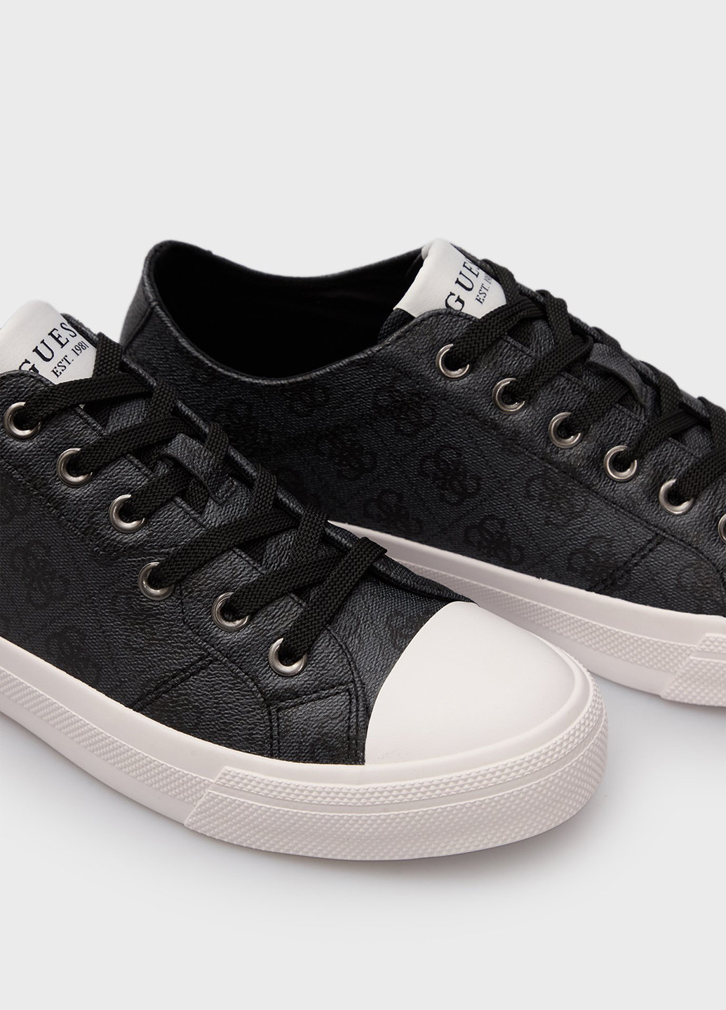 Черно-белые кеды Guess