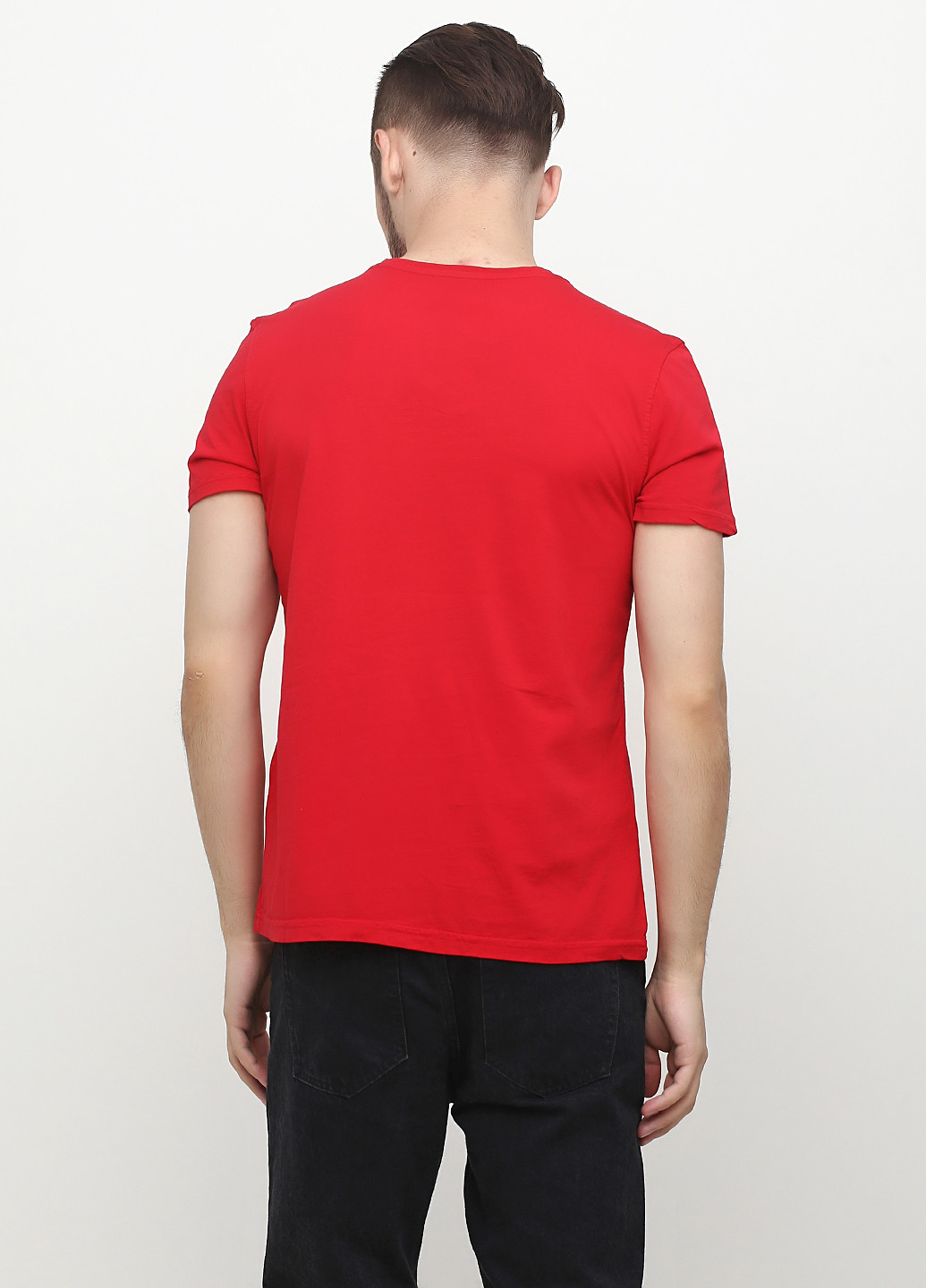 Красная футболка Madoc