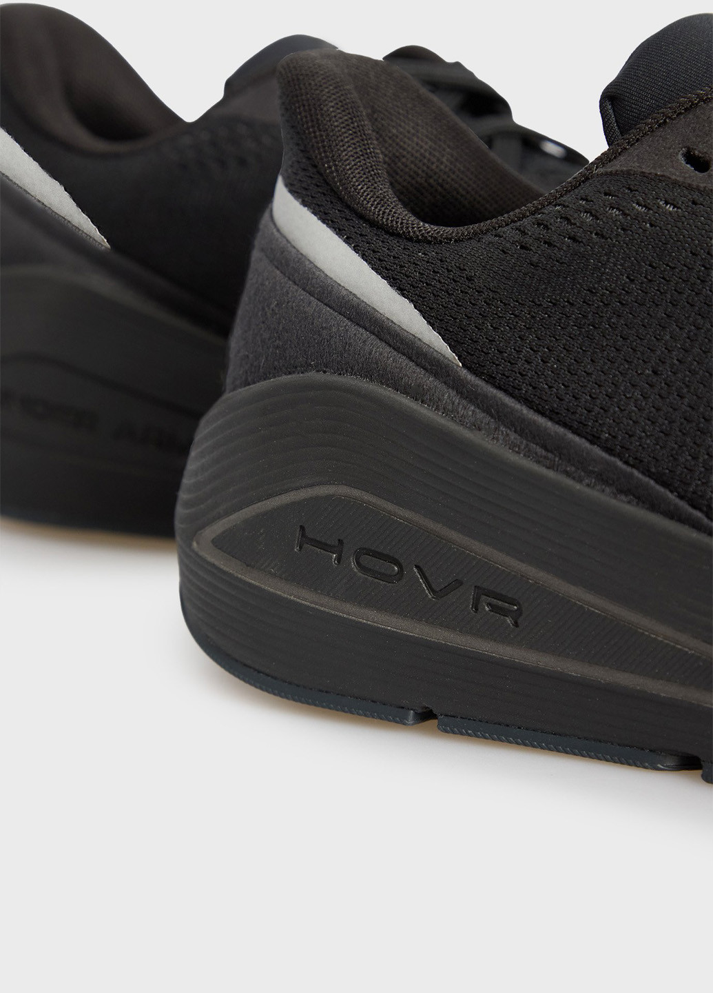 Чорні всесезон кросівки Under Armour