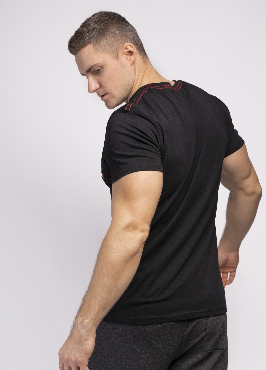 Чорна футболка чоловіча Lonsdale