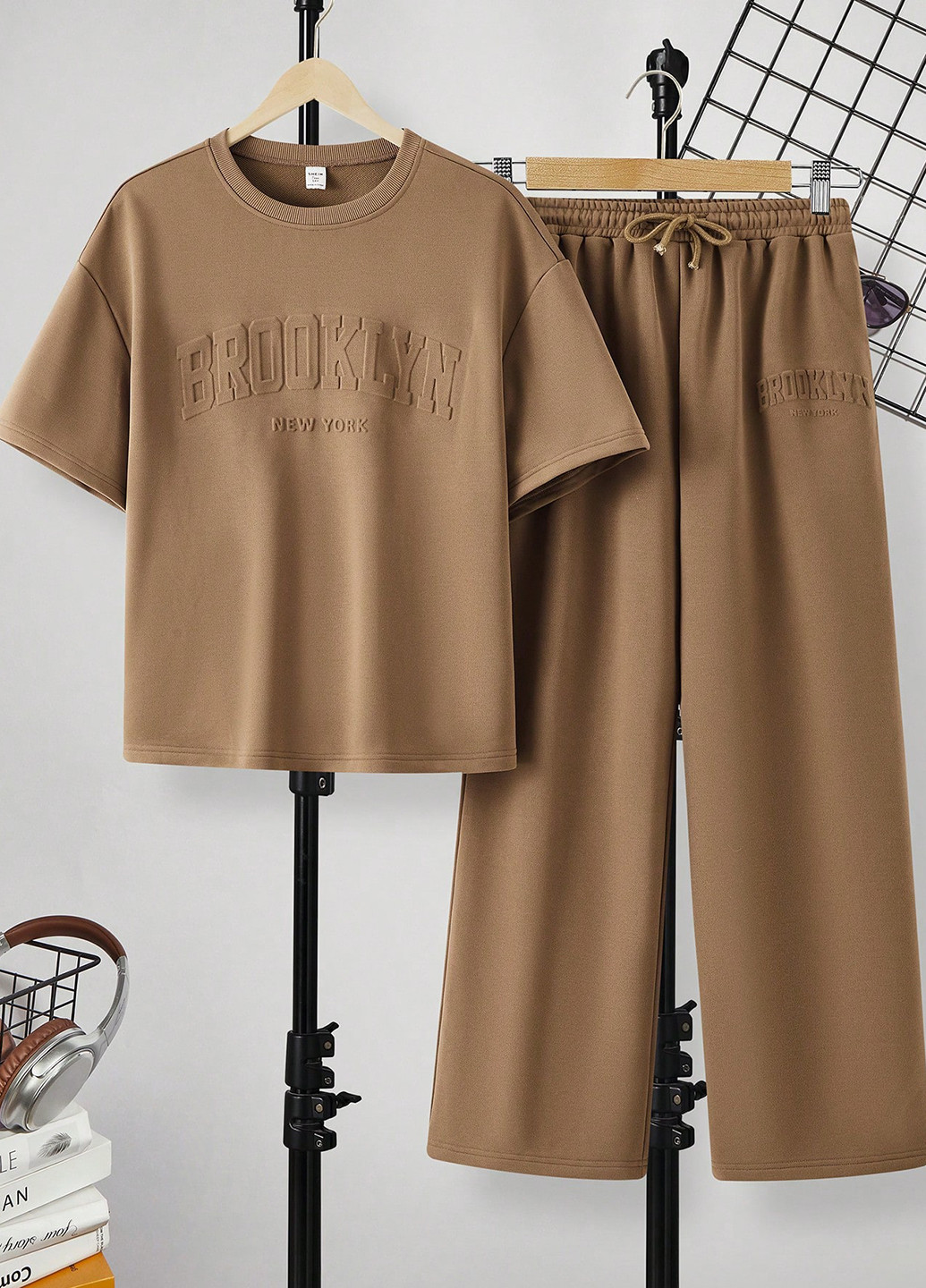 Світло-коричневий літній костюм (футболка, штани) брючний SHEIN