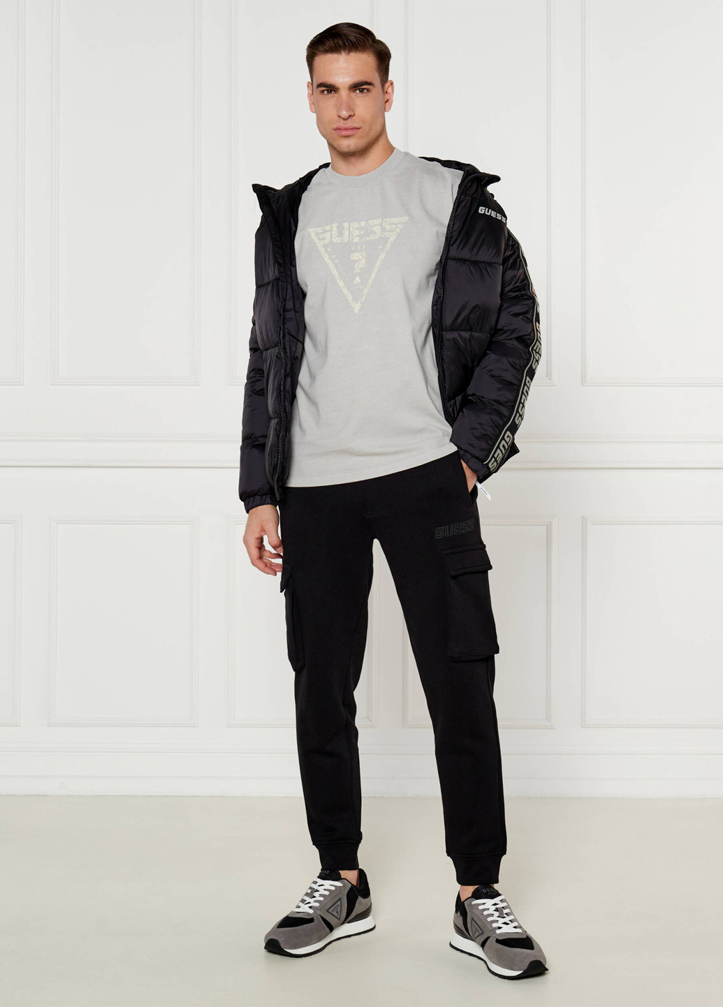 Сіра футболка Guess