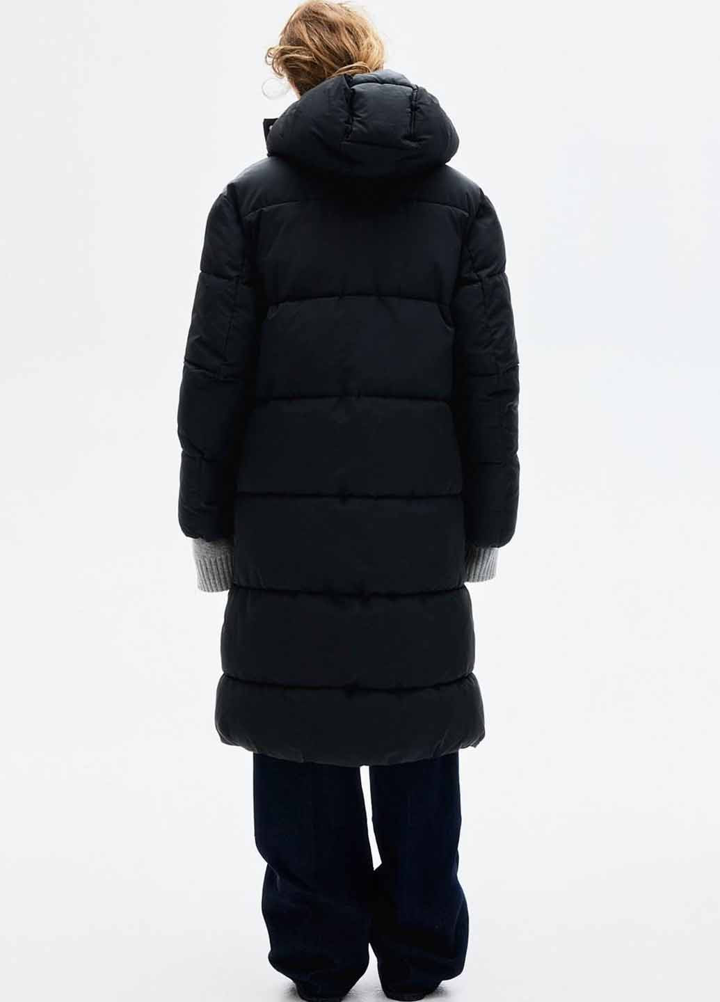 Чорна зимня куртка H&M