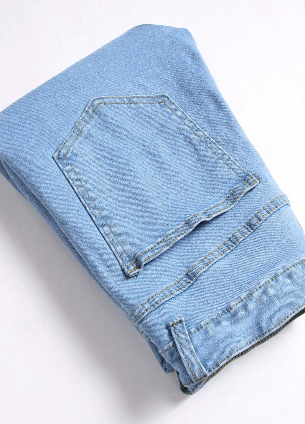 Голубые демисезонные зауженные джинсы SHEIN