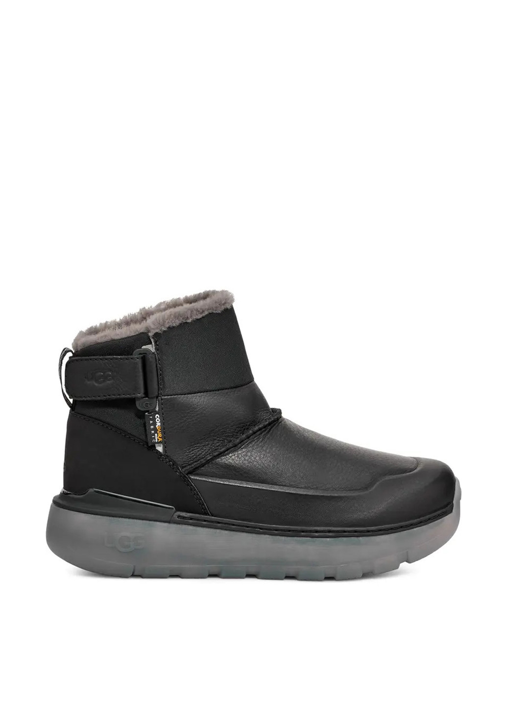 Черные зимние ботинки UGG