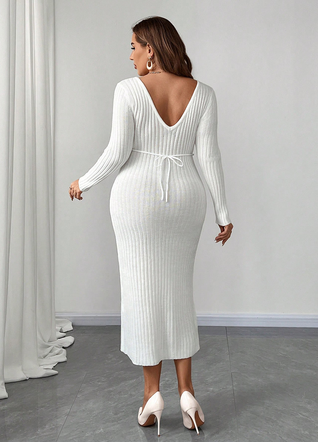 Белое кэжуал платье платье-свитер, футляр, с открытой спиной SHEIN однотонное