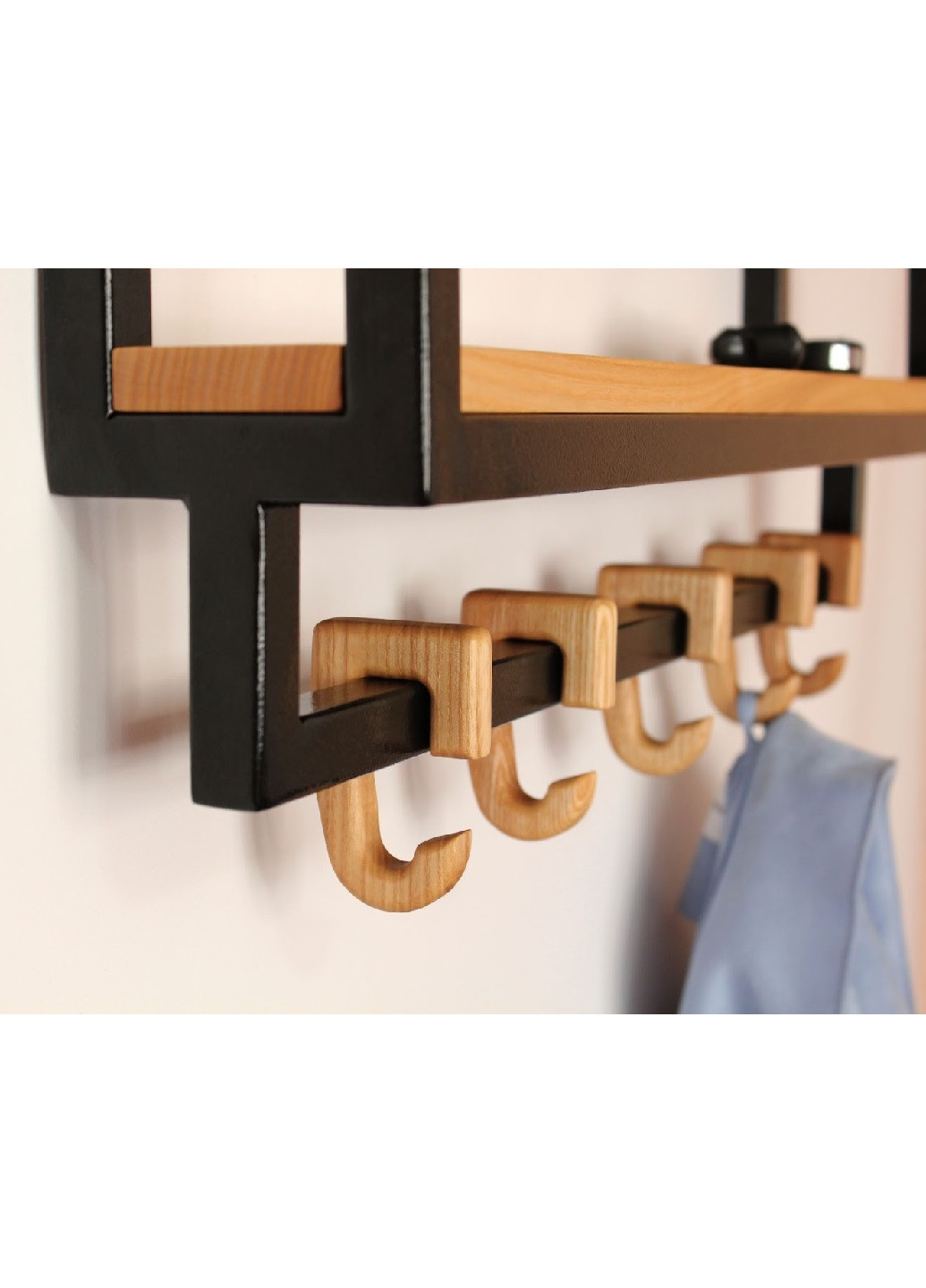 Настенная полка вешалка органайзер подставка для одежды сумок зонтов из металла и дерева 5 крючков 60х28,5х10 см (65128-Нов) Francesco Marconi (251234404)