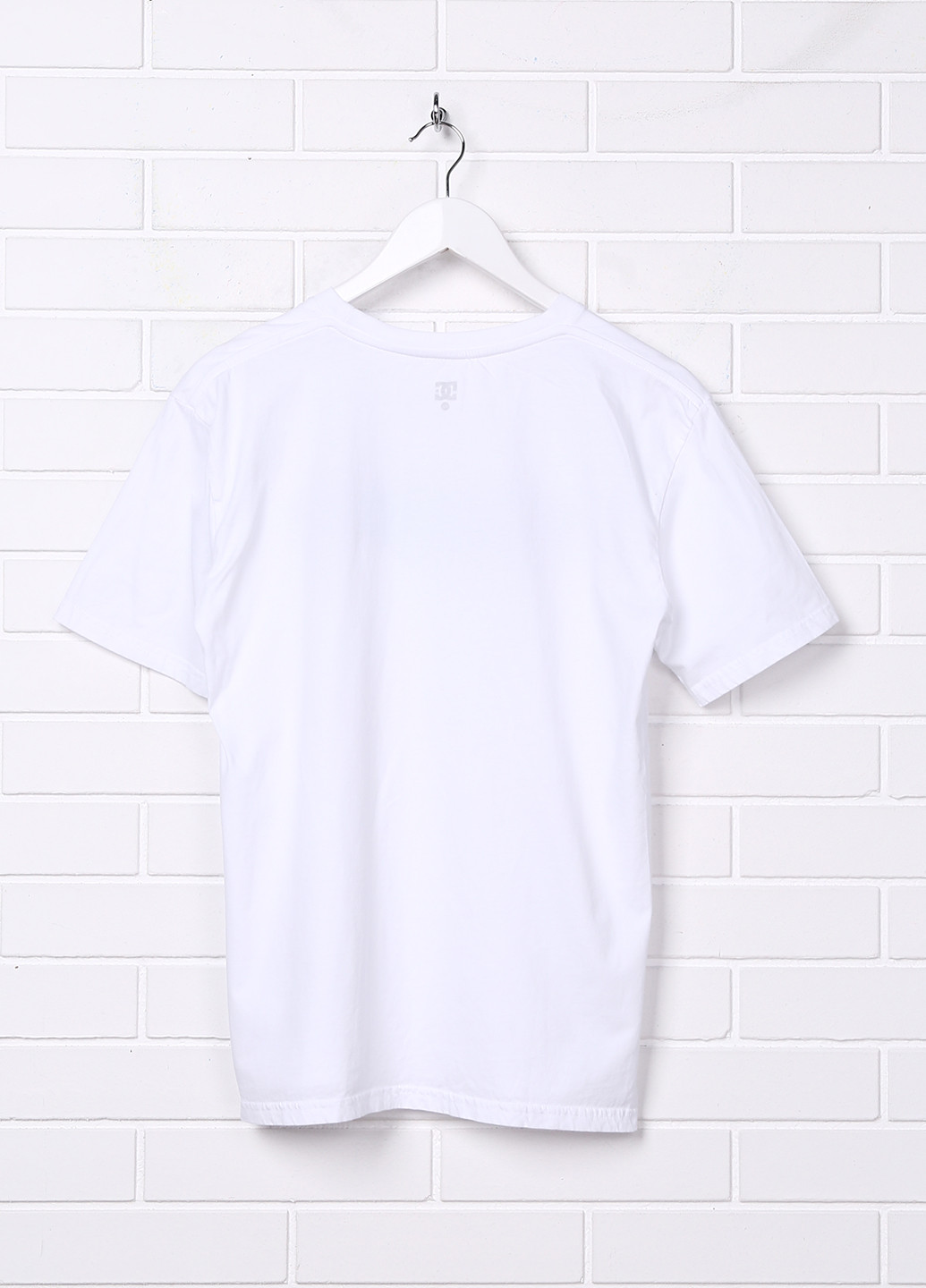 Белая летняя футболка с коротким рукавом DC