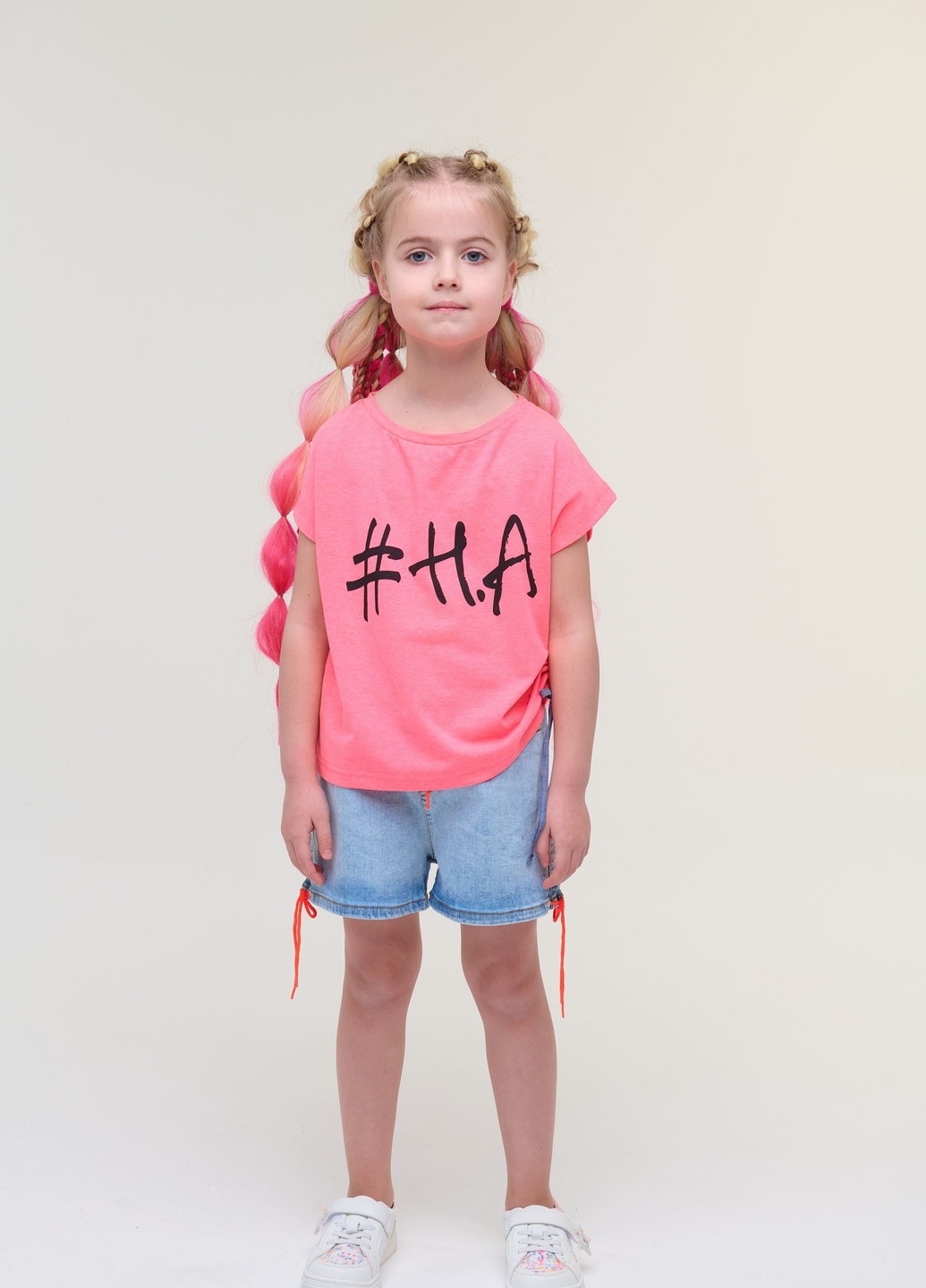 Малиновая летняя футболка малиновая с принтом #ha для девочки Yumster