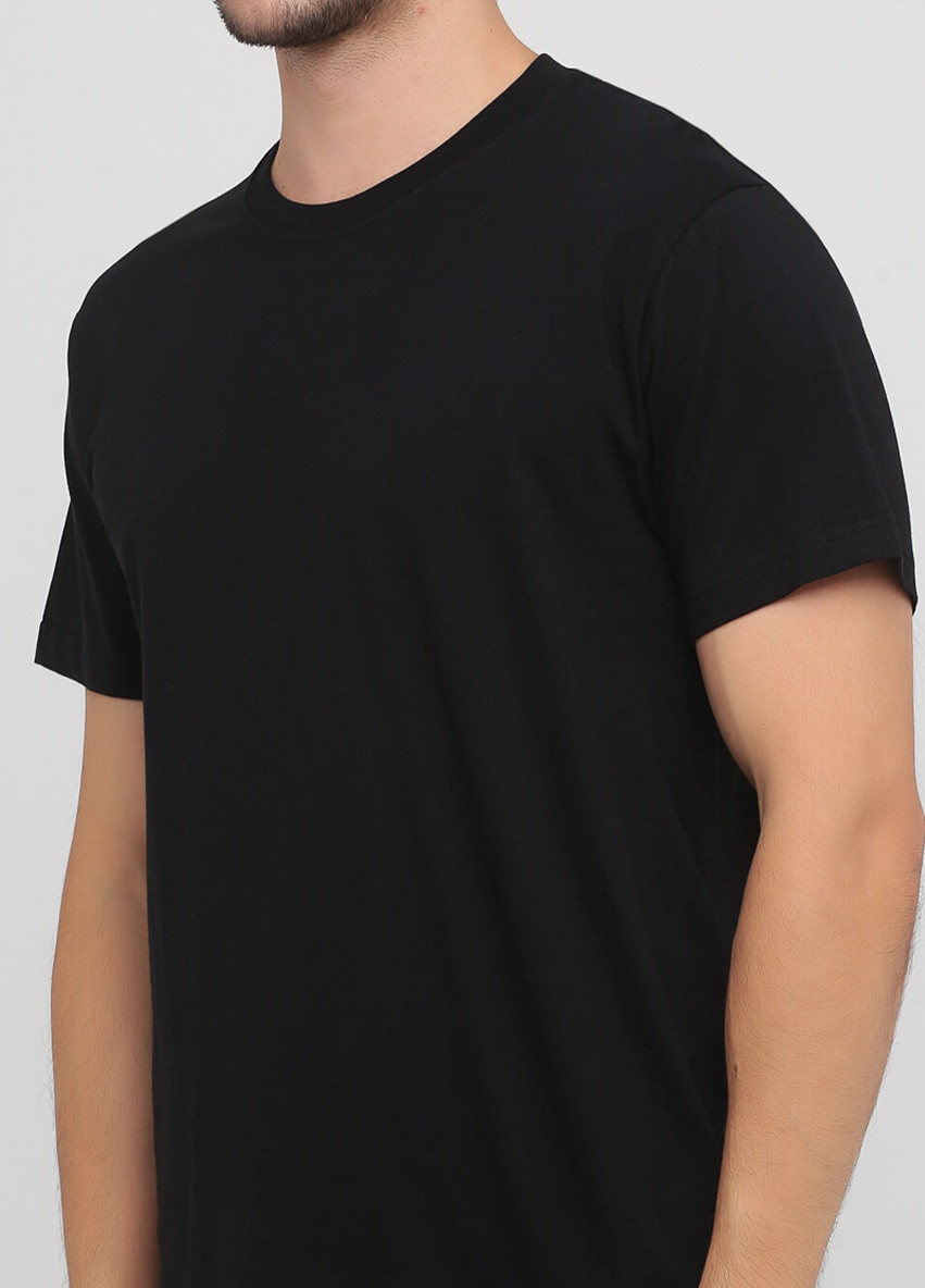 Чорна футболка чоловіча безшовна з круглим коміром Stedman