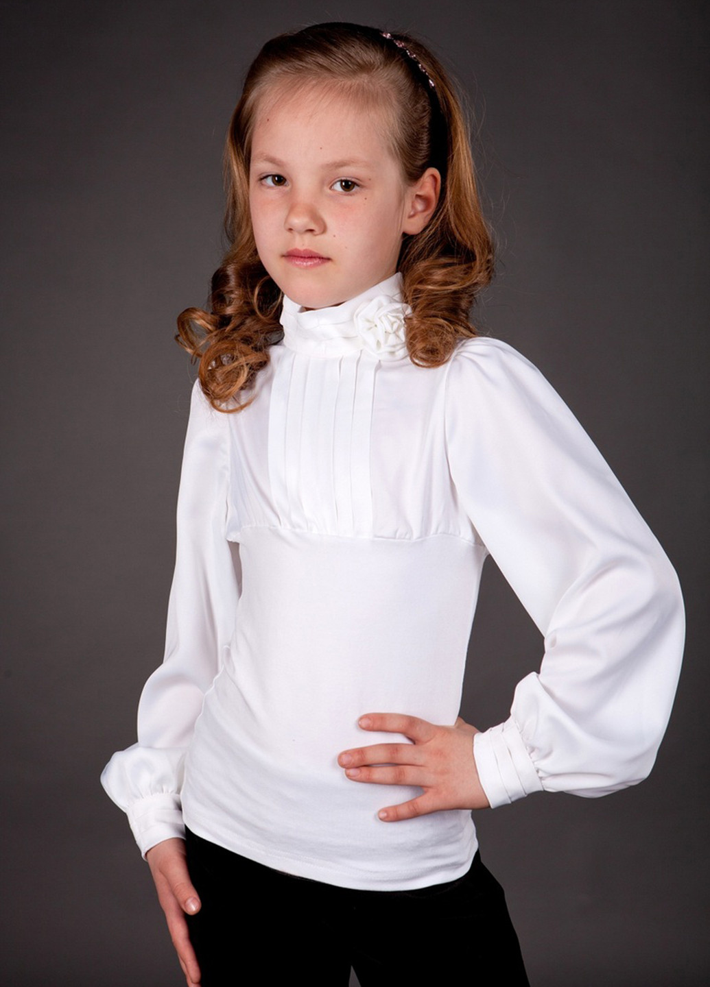 Белая однотонная блузка с длинным рукавом DiMax демисезонная