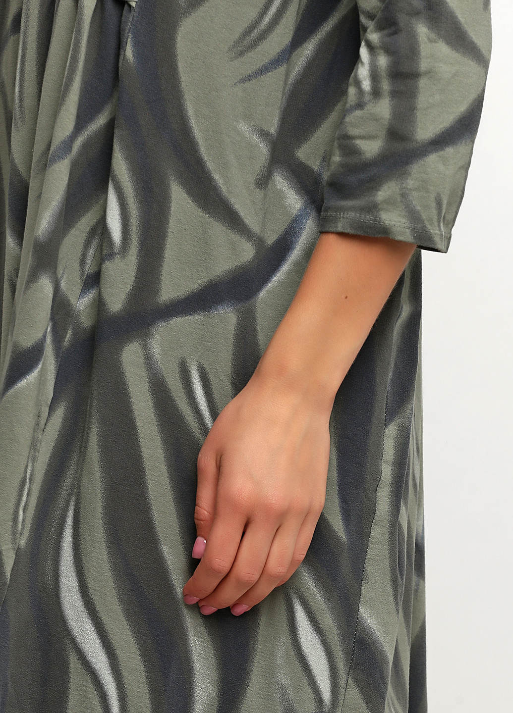 Оливковое (хаки) кэжуал платье а-силуэт Italy Moda с абстрактным узором