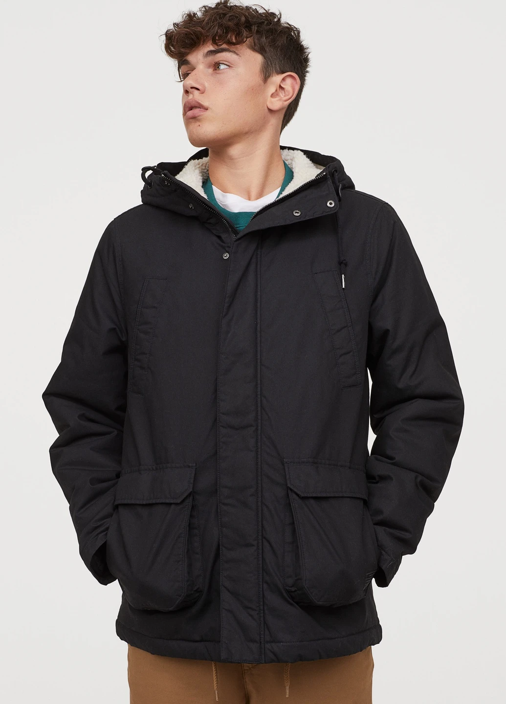 Черная зимняя куртка H&M
